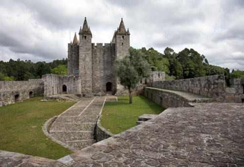 Parte do Castelo de Santa Maria da Feira ruiu durante a madrugada