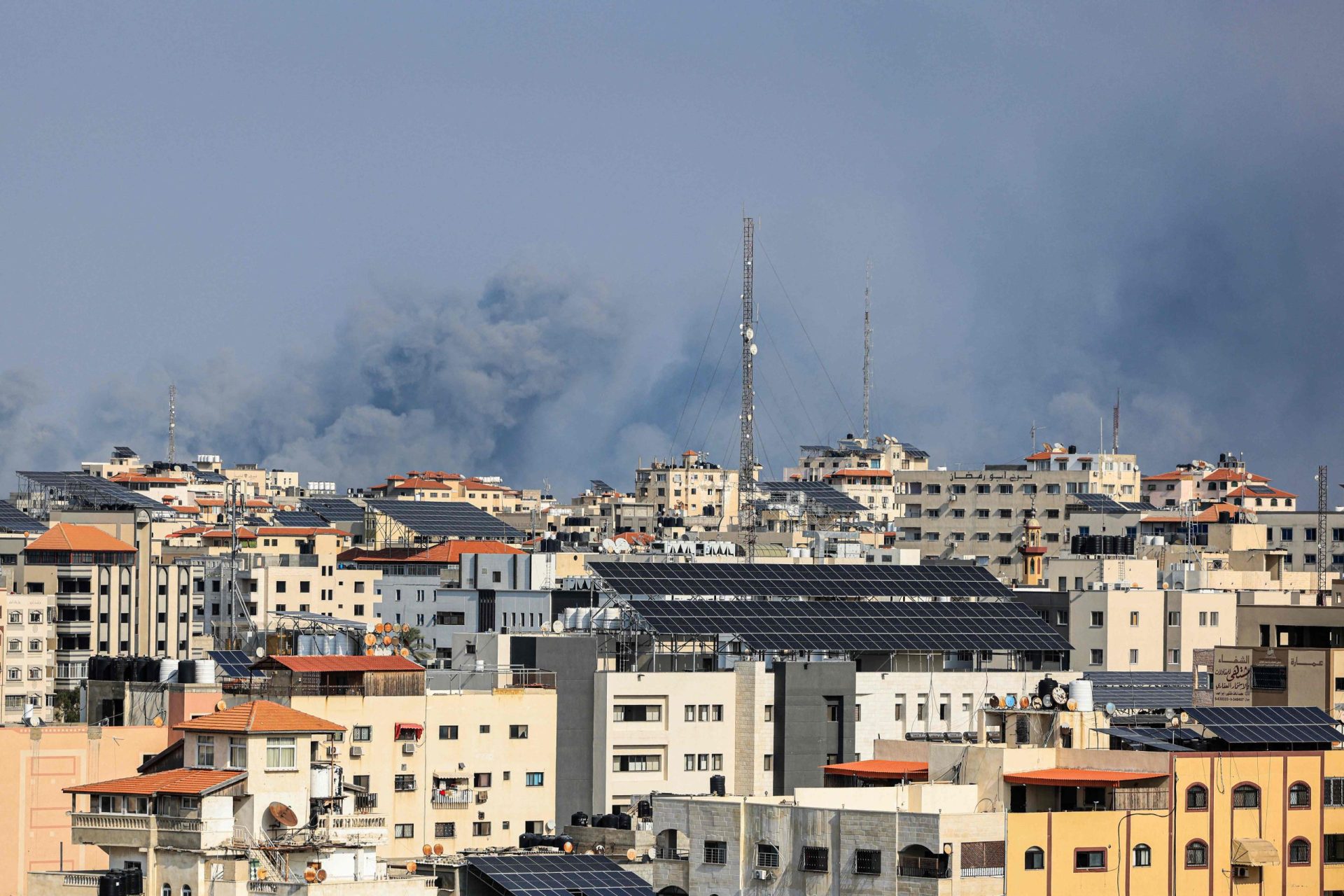 Guerra. Dois palestinianos mortos por disparos israelitas