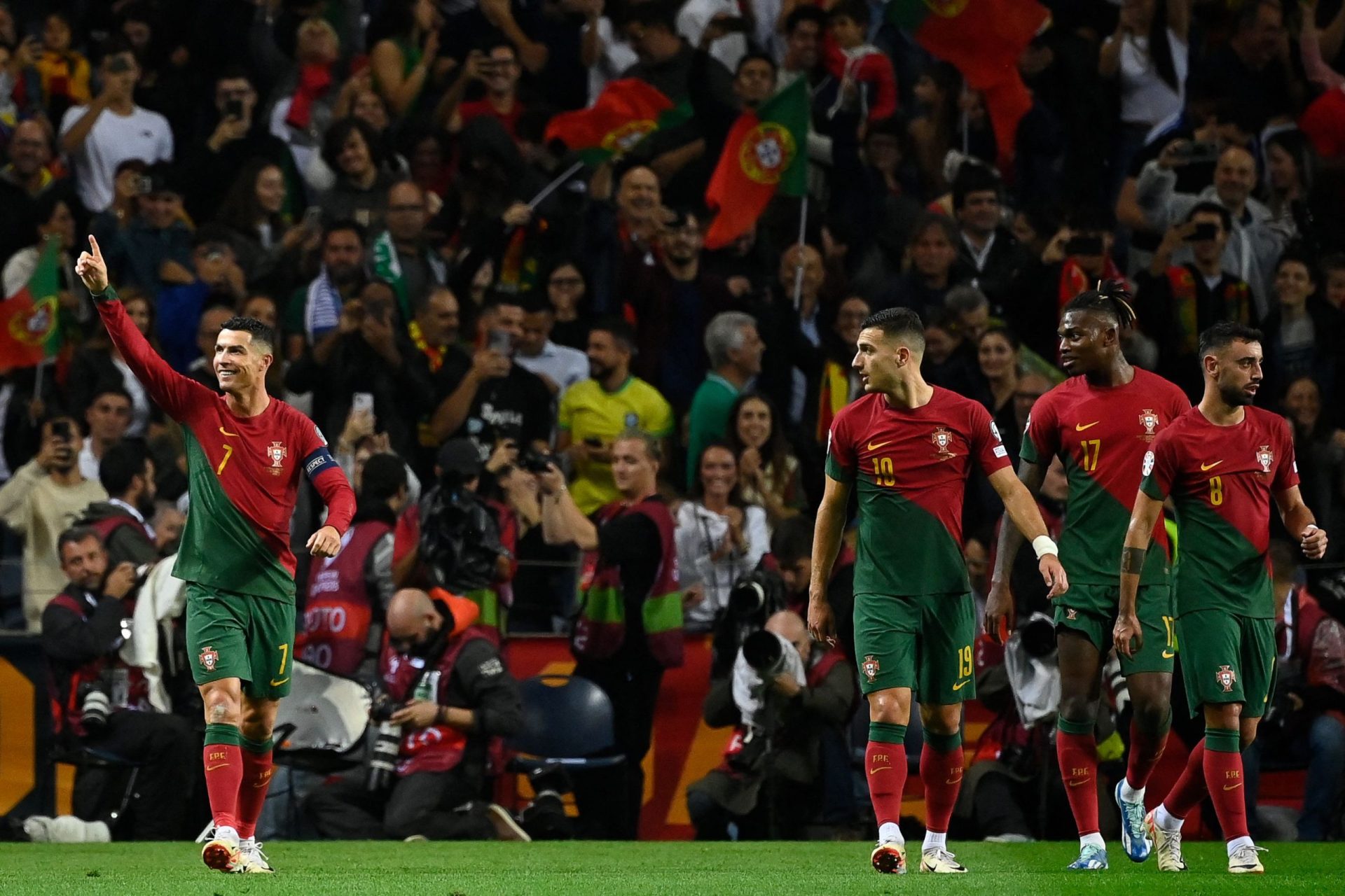 Portugal, Espanha e Marrocos entregam candidatura ao Mundial 2030 à FIFA