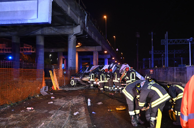 Queda de autocarro de viaduto em Veneza faz pelo menos 20 mortos