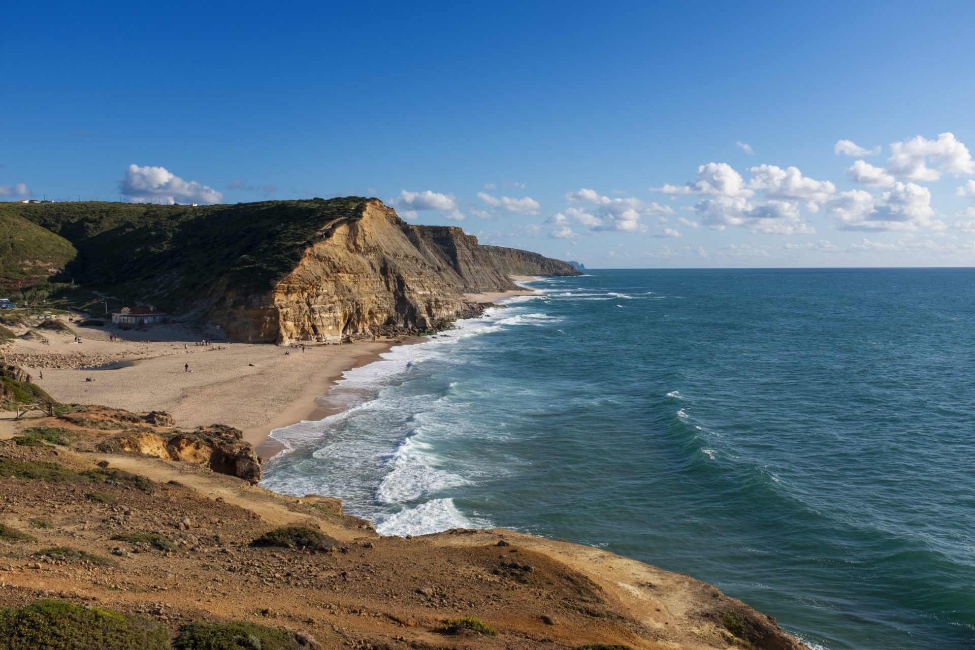 Sintra. Homem morre na praia de São Julião