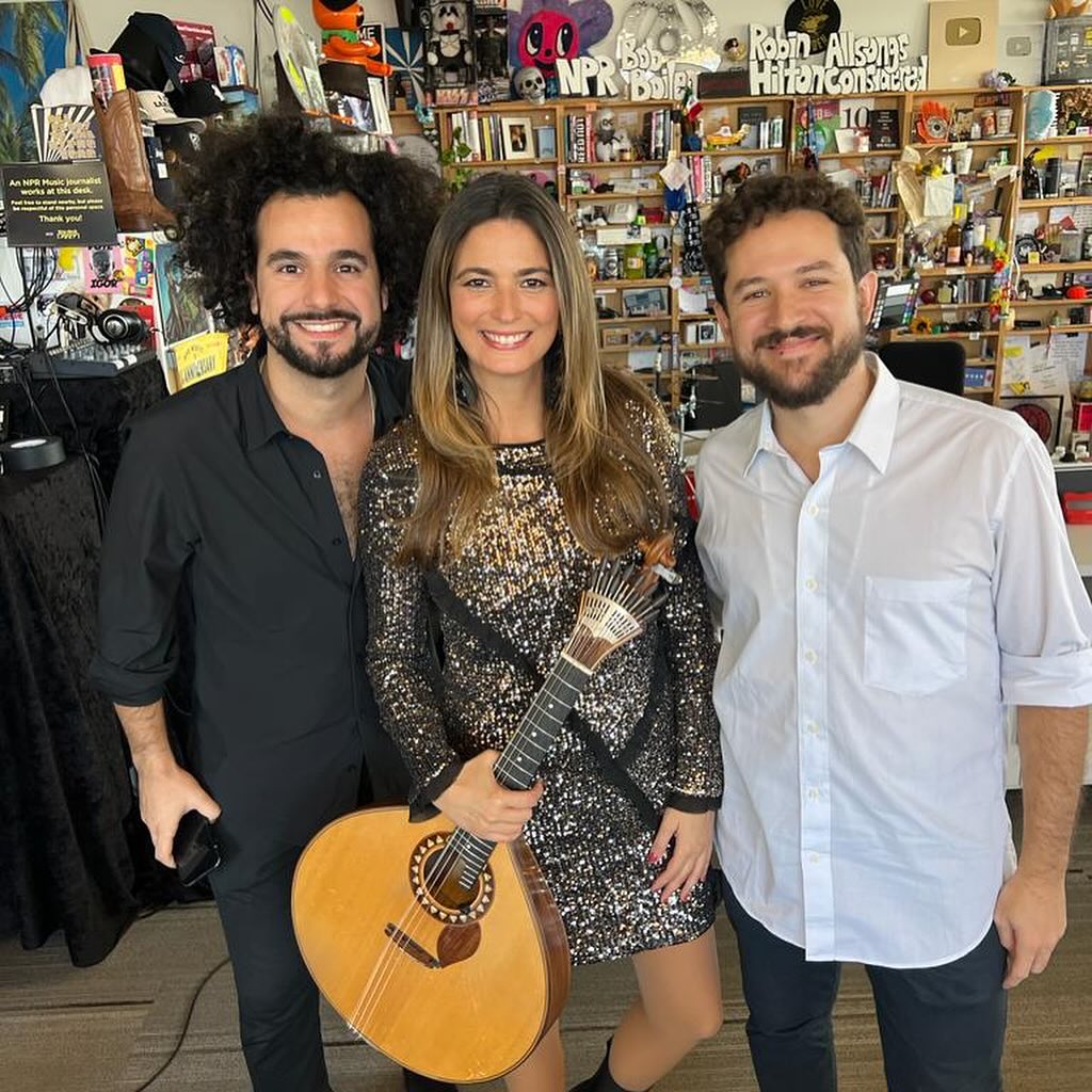 Marta Pereira da Costa leva guitarra portuguesa ao Tiny Desk Concert