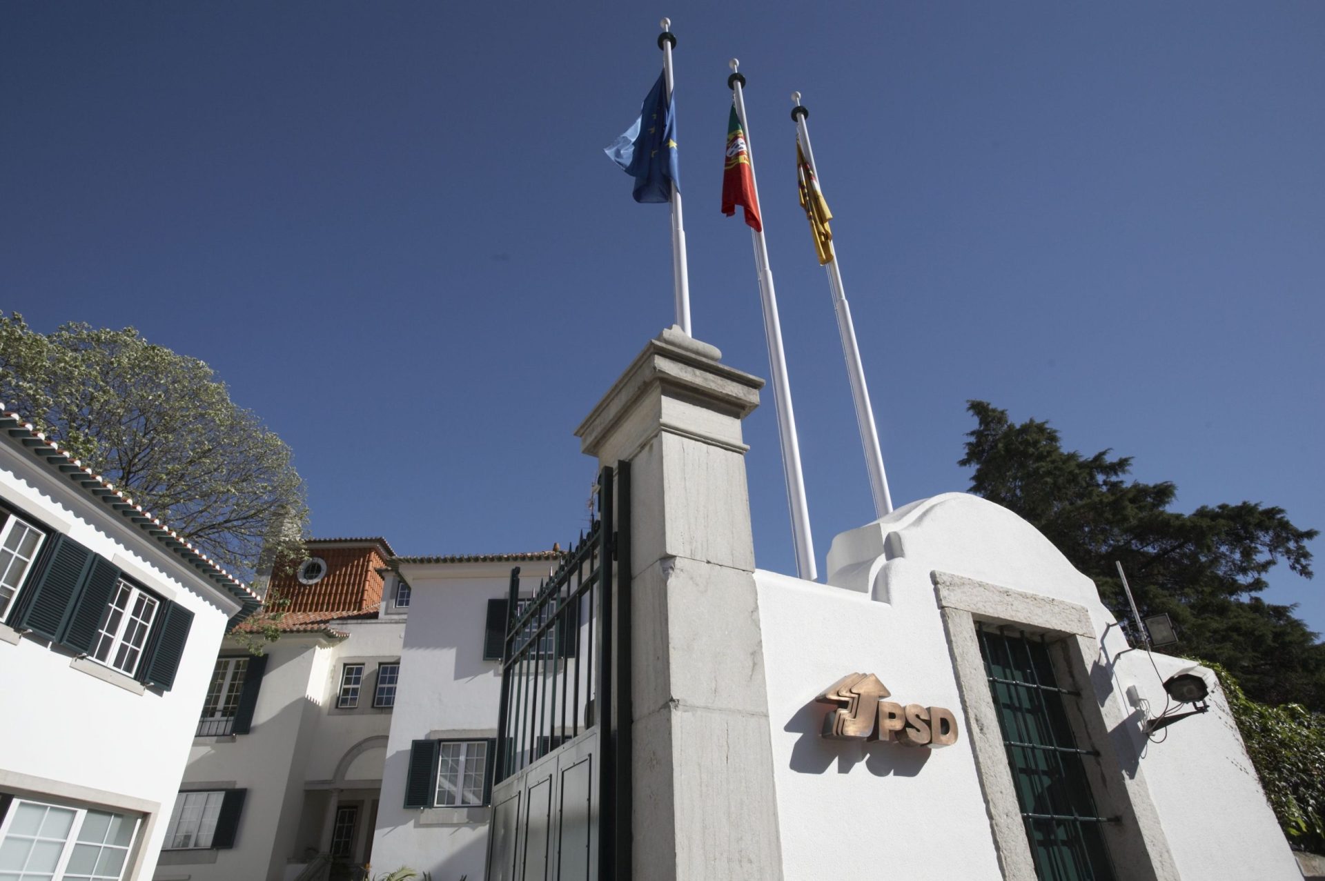 Ativistas climáticos bloqueiam sedes de partidos em Lisboa