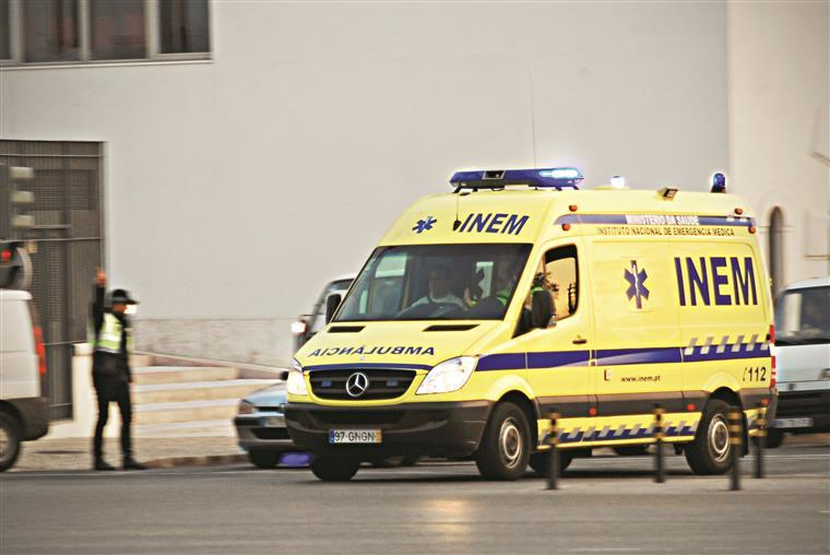 Choque entre autocarro e carro faz 12 feridos na Pontinha