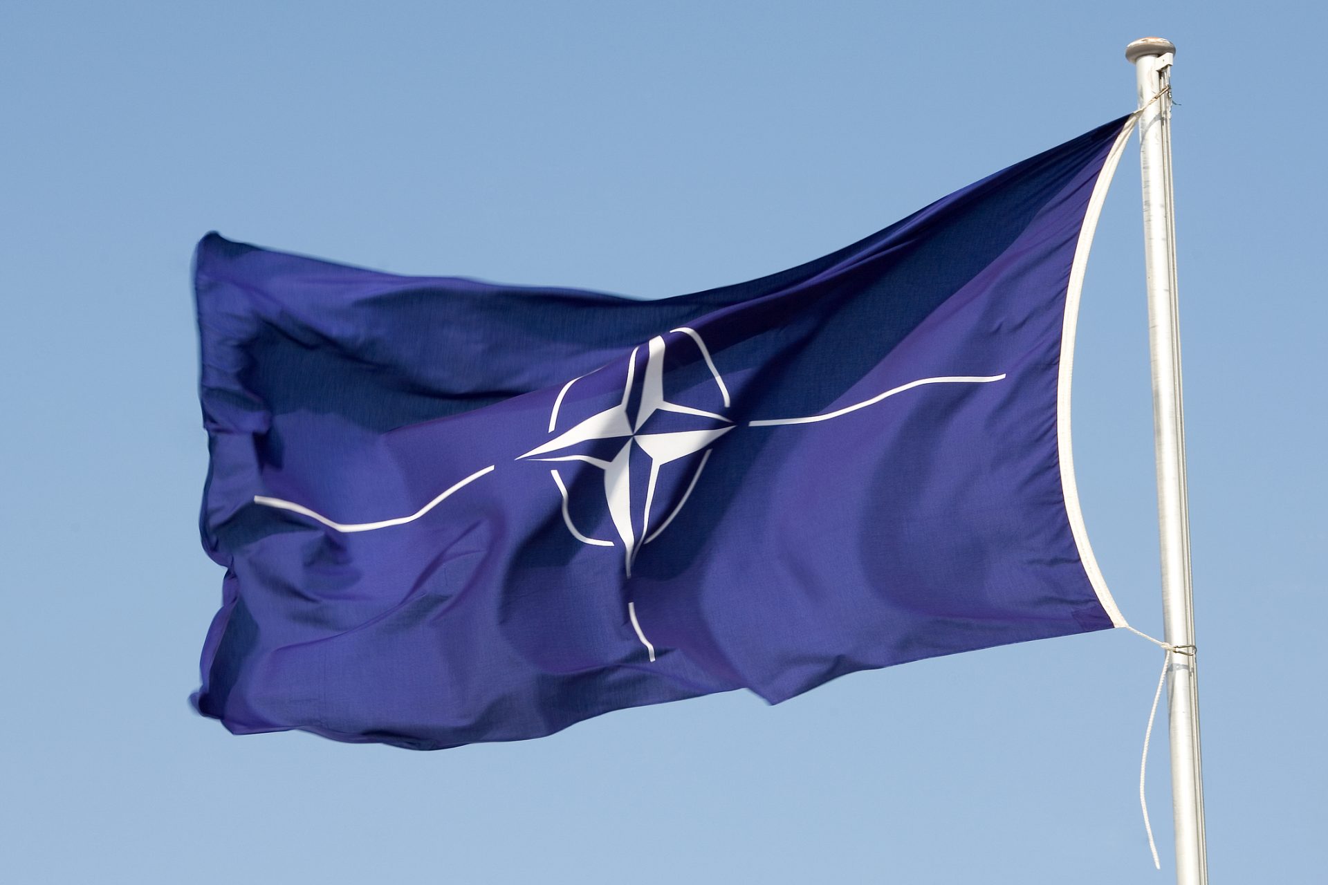 NATO suspende aplicação do tratado para forças convencionais devido à saída da Rússia