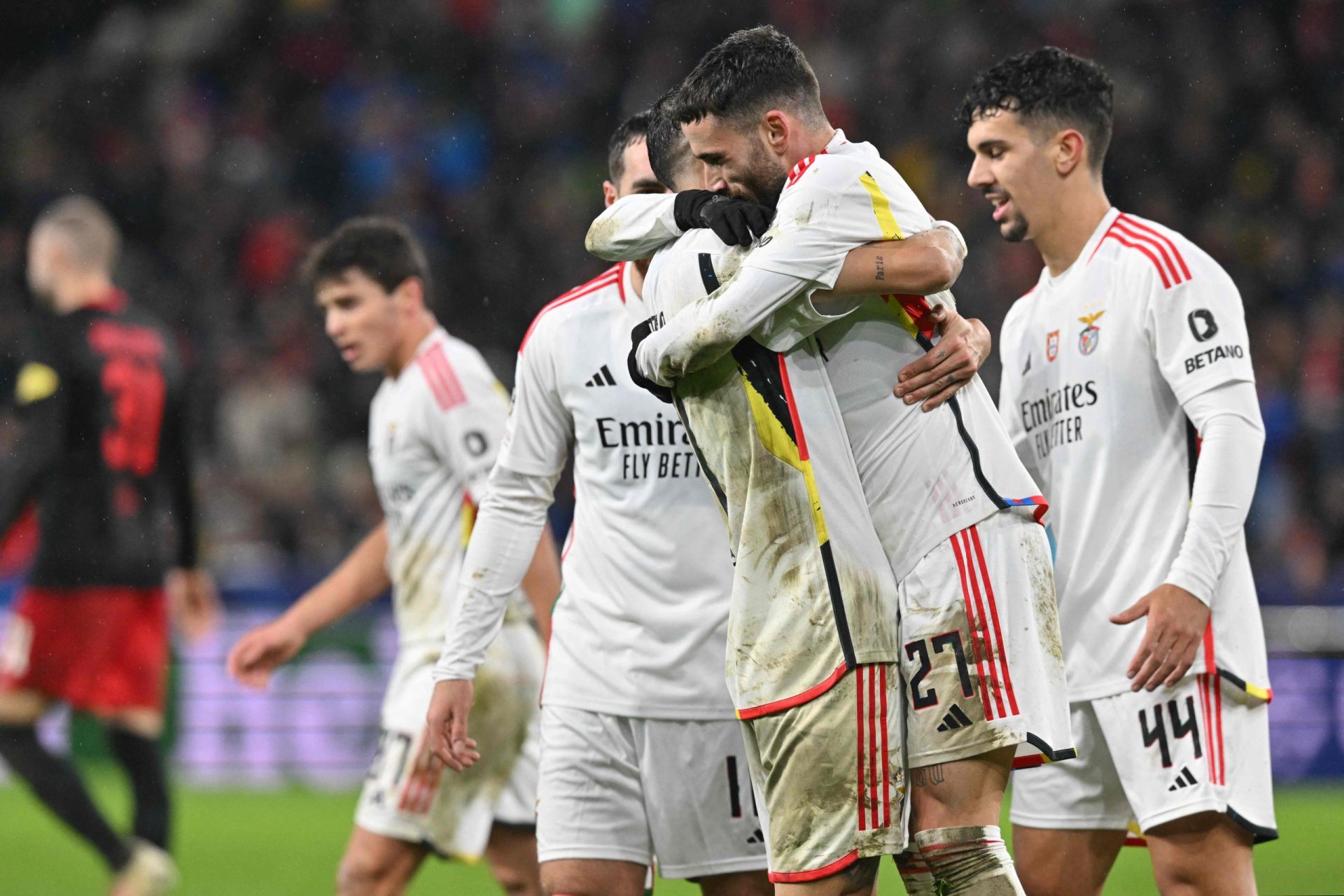 Benfica triunfa frente ao Salzburgo