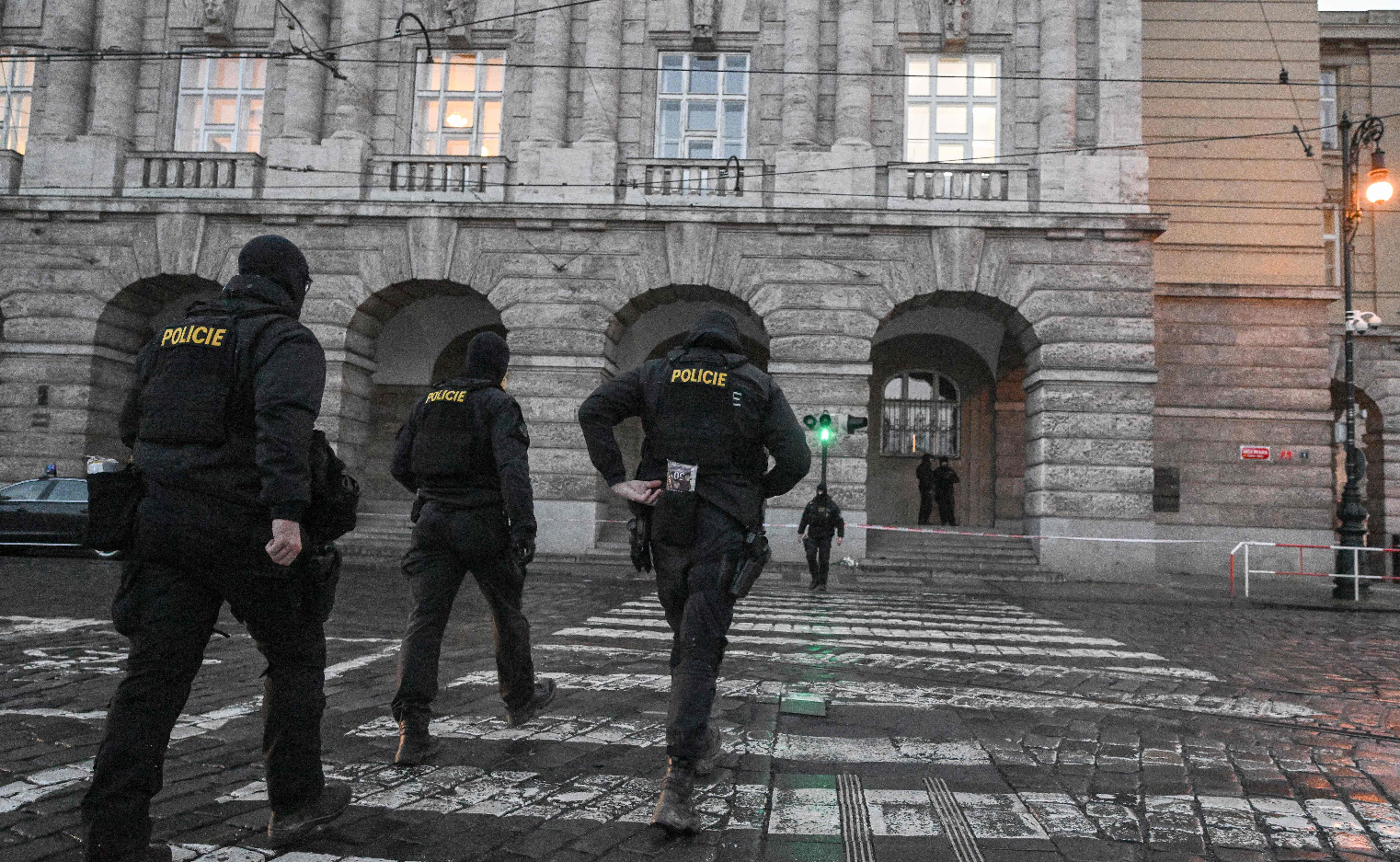 Praga. Número de vítimas mortais do tiroteio sobe para 13