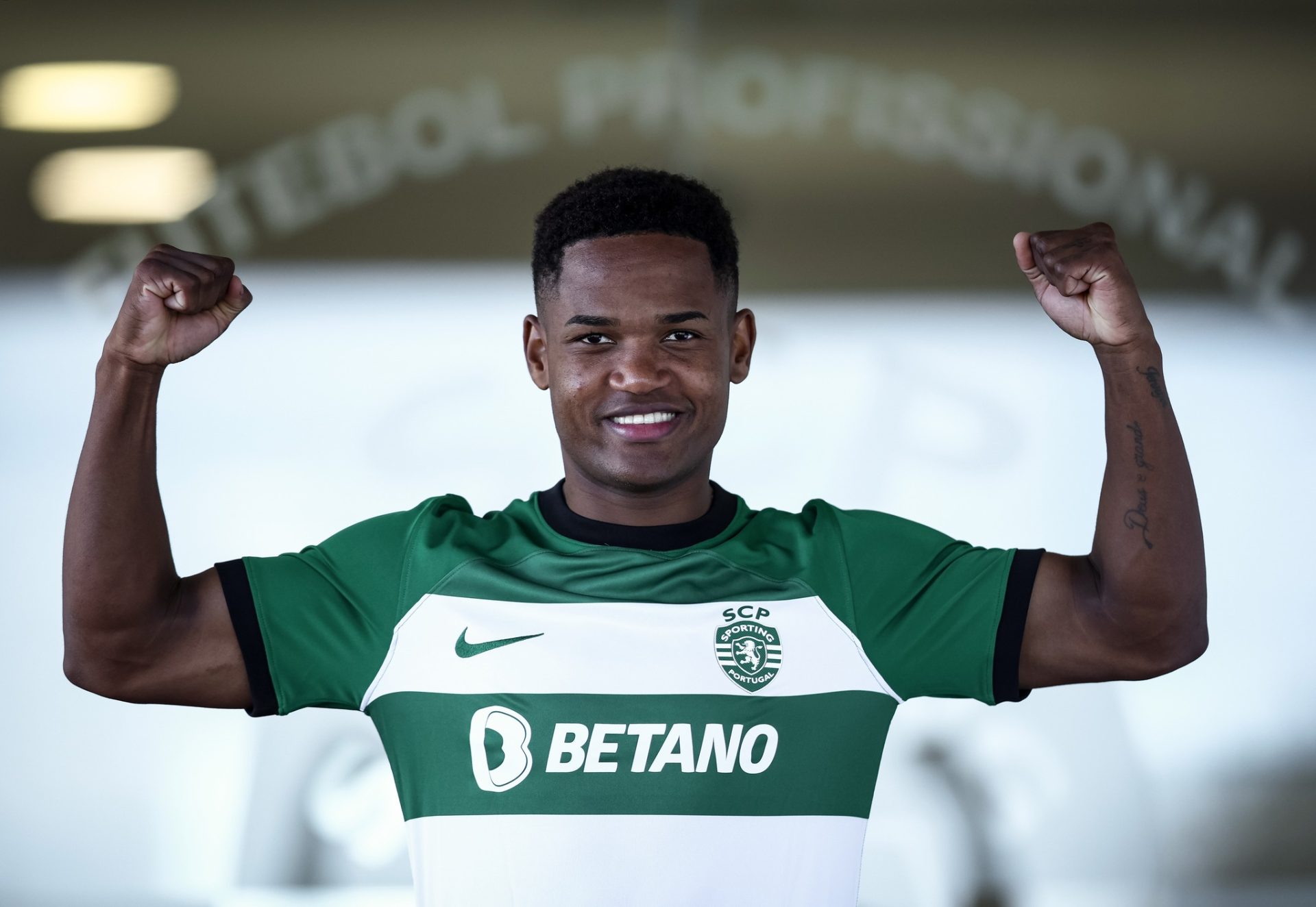 Geny Catamo renova até junho de 2028 com o Sporting