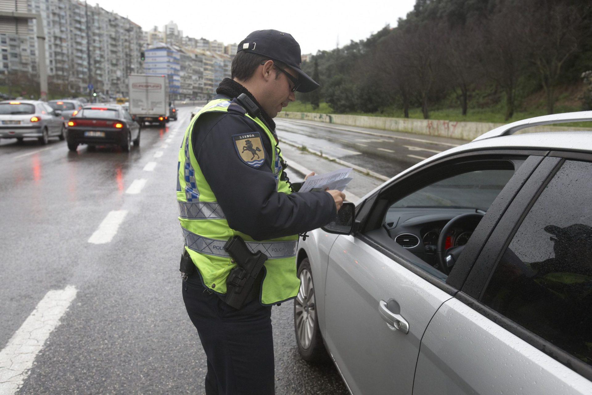 Centenas de condutores alcoolizados detidos, dois mortos e duas dezenas de feridos graves