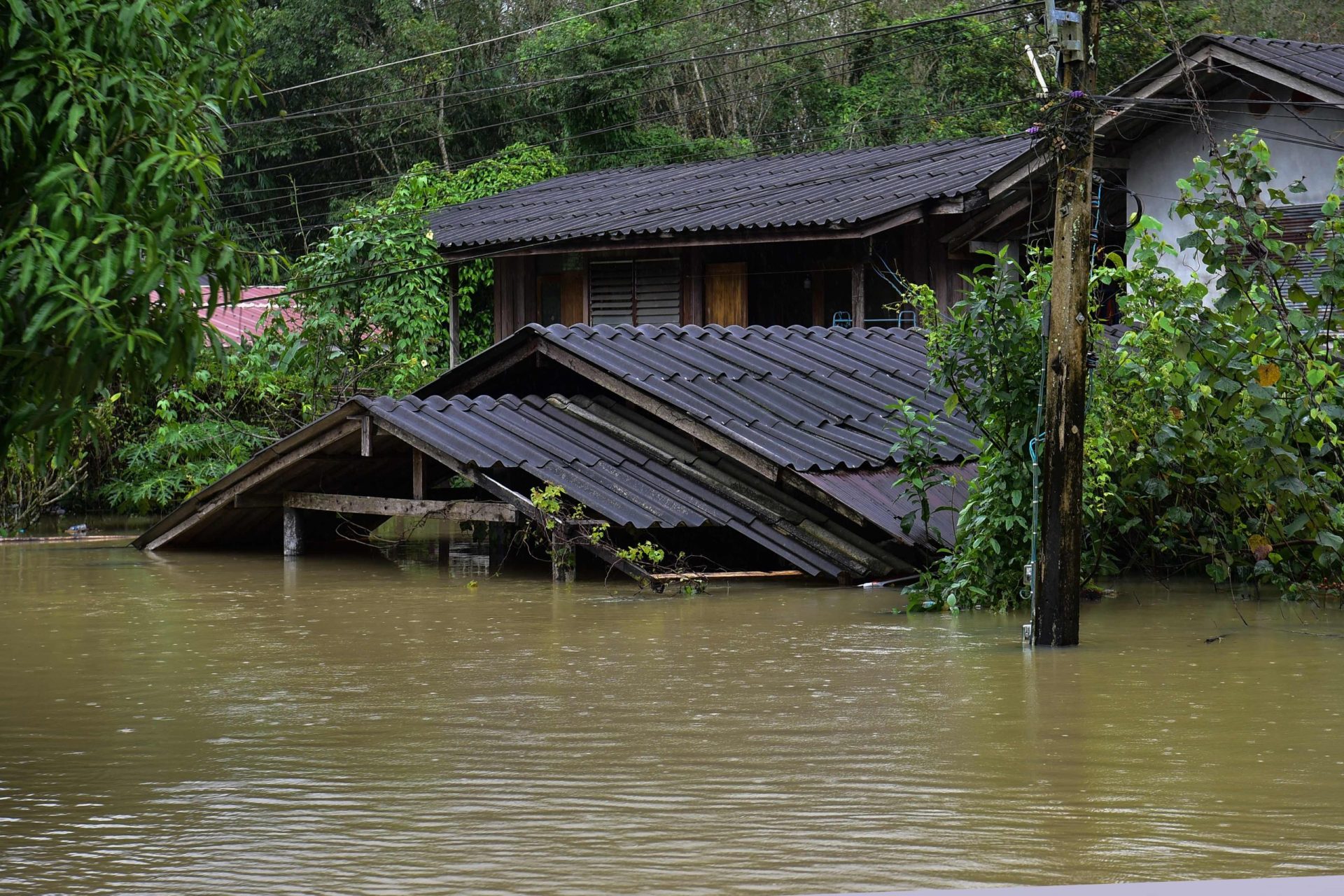 Inundações na Tailândia fazem três mortos e dois desaparecidos