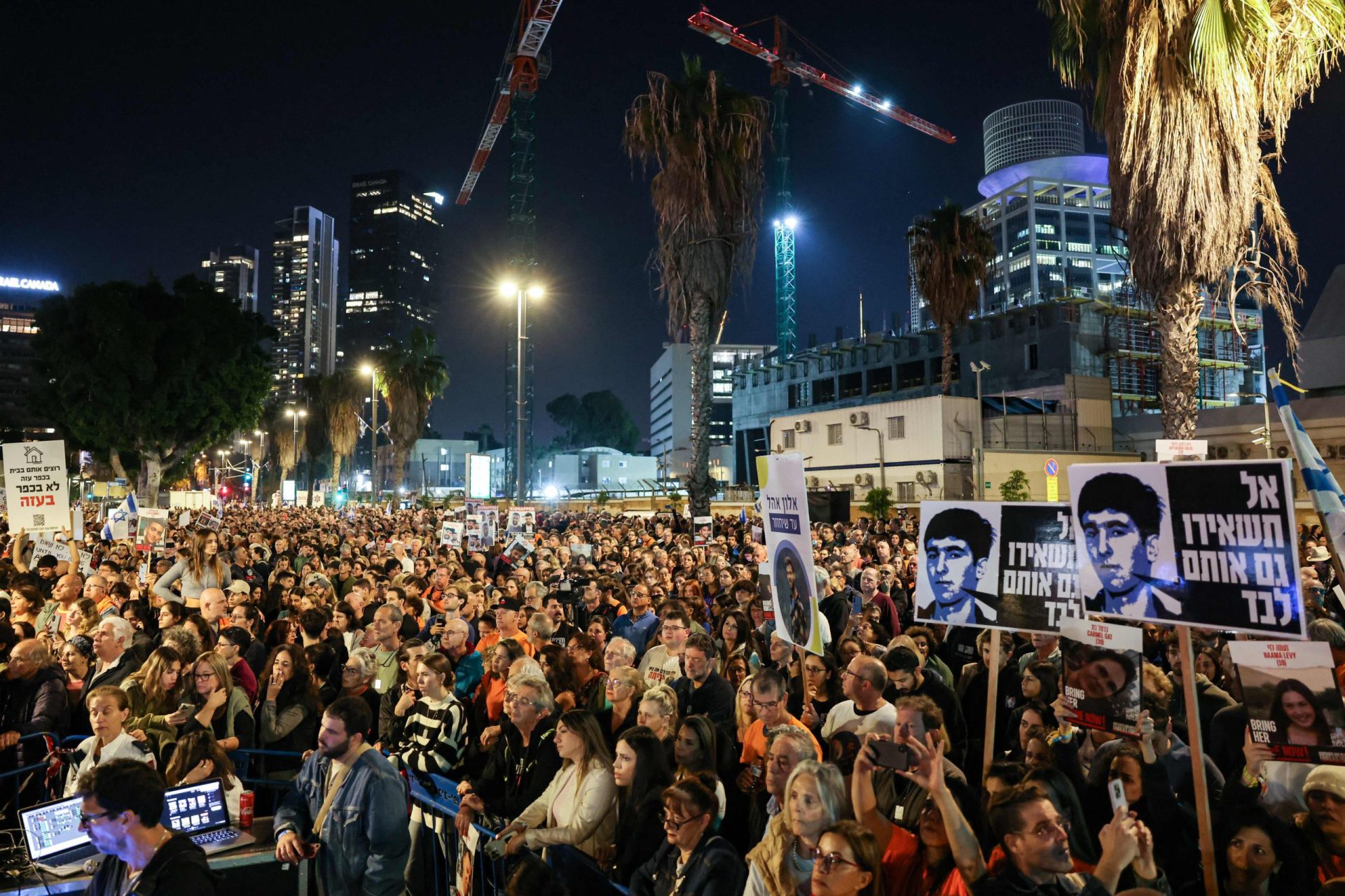 Manifestações em três cidades israelitas contra primeiro-ministro