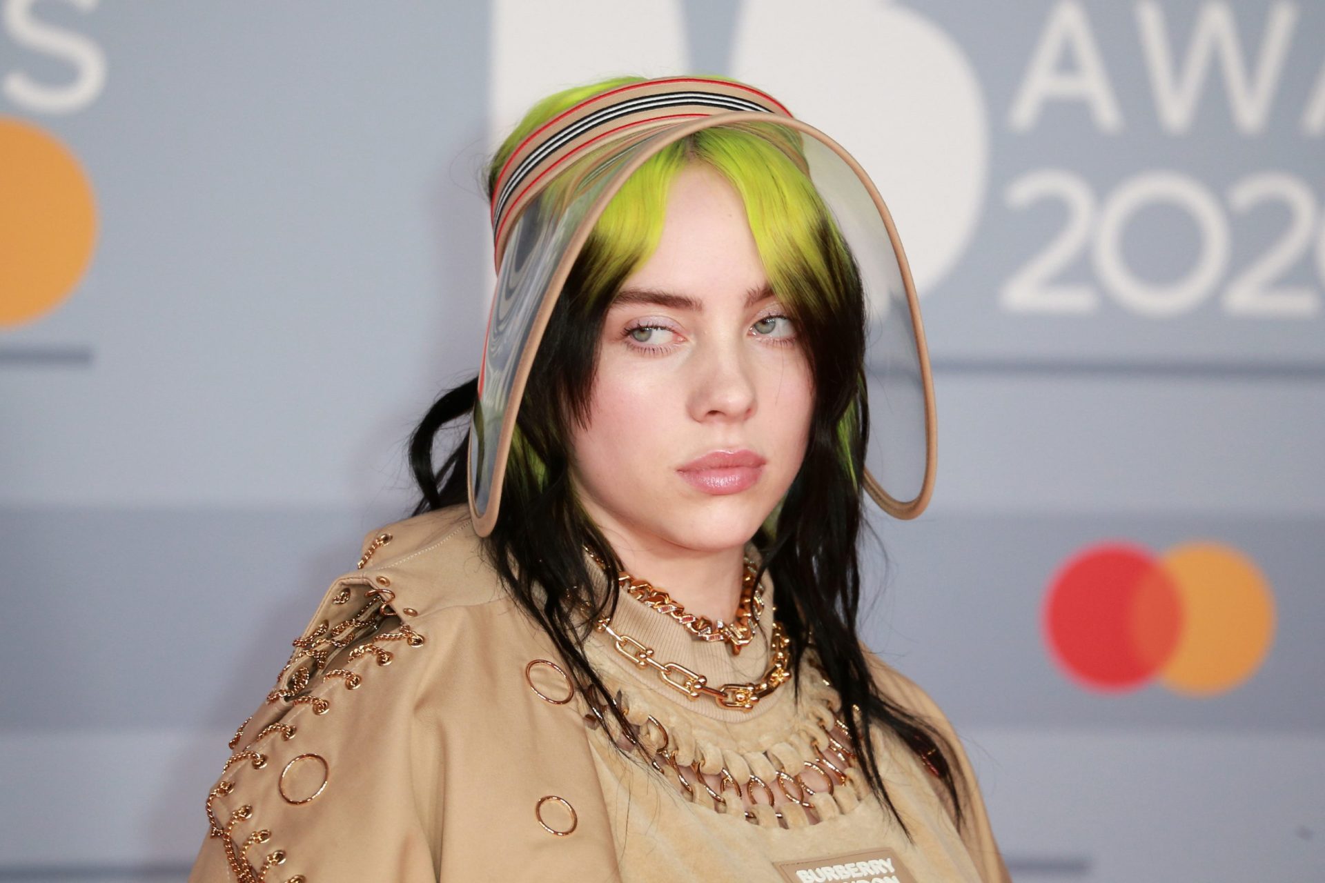 Billie Eilish anuncia que gosta &#8220;de rapazes e de raparigas&#8221;