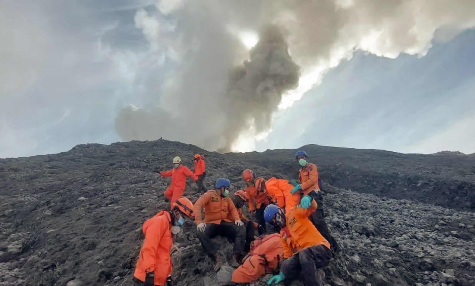 Indonésia. Erupção de vulcão já fez 23 mortos