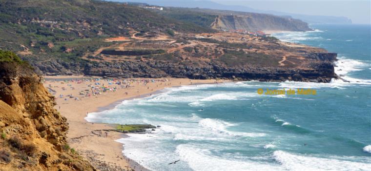 Praia Foz do Lizandro novamente interdita a banhos