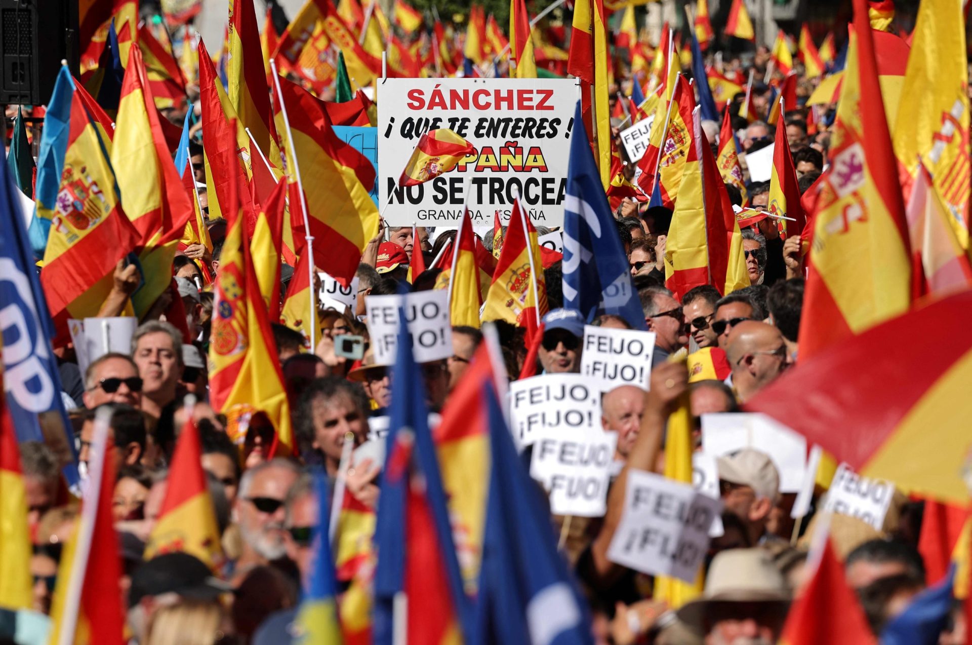 Madrid. Dezenas de milhares de pessoas manifestam-se em apoio ao PP e contra Governo de Esquerda