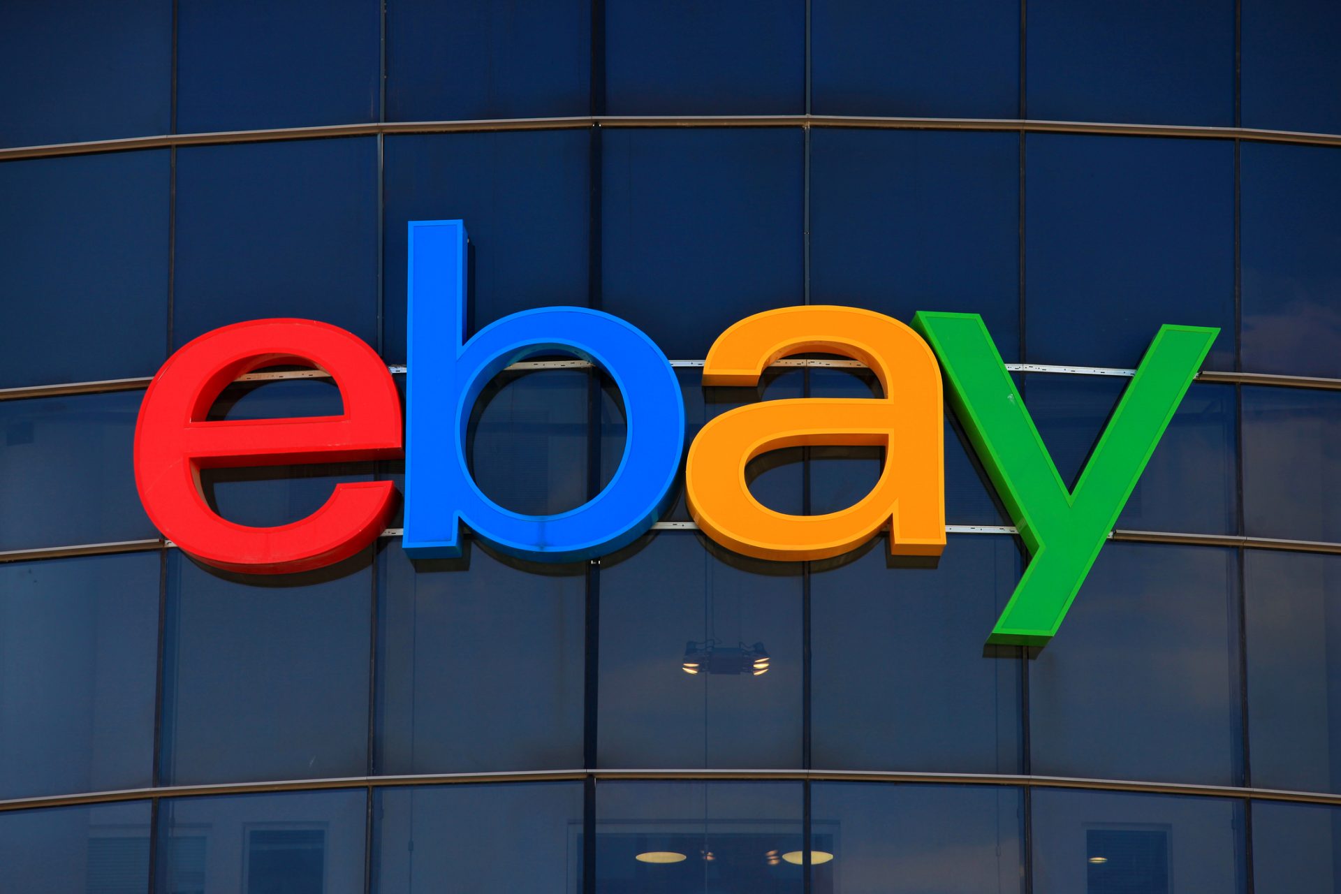 Despedimento de um milhar de trabalhadores na eBay