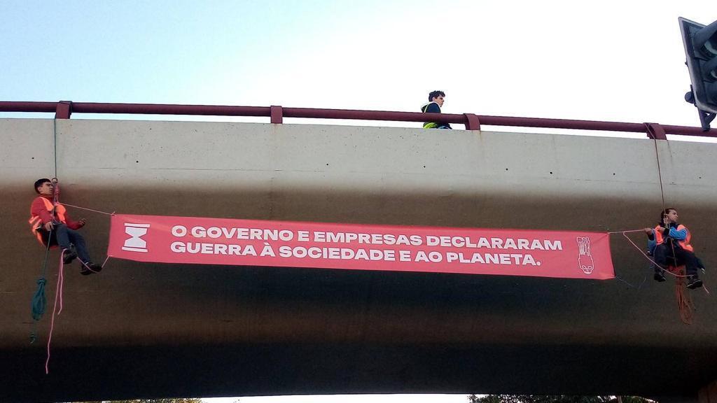 Investigação a revista policial de ativistas climáticos aberta pelo MAI