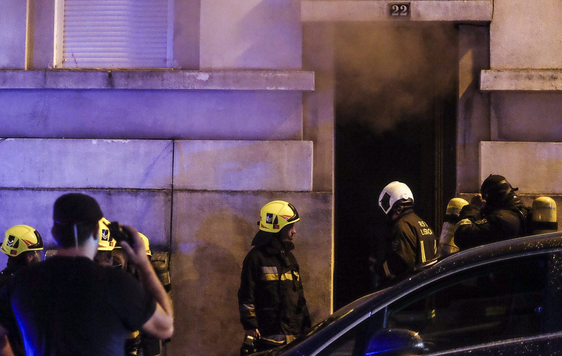 A dificuldade de &#8216;apagar&#8217; o fogo dos bombeiros