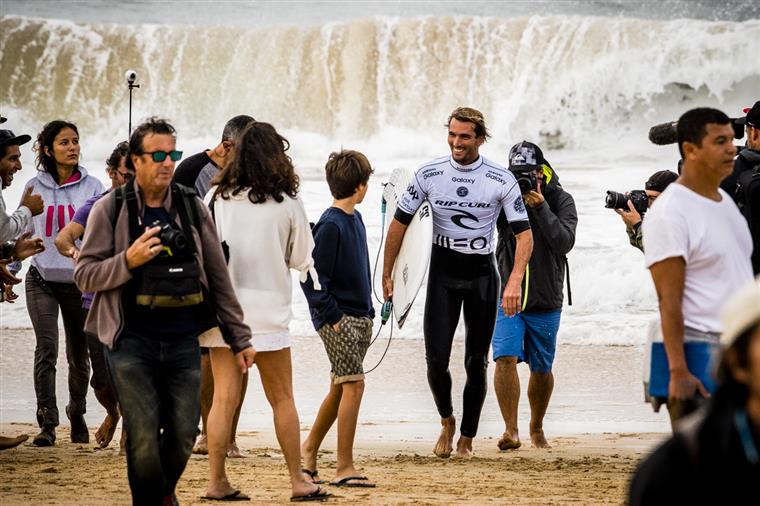 Meo Rip Curl Pro Portugal. Frederico Morais qualifica-se para a terceira ronda em Peniche