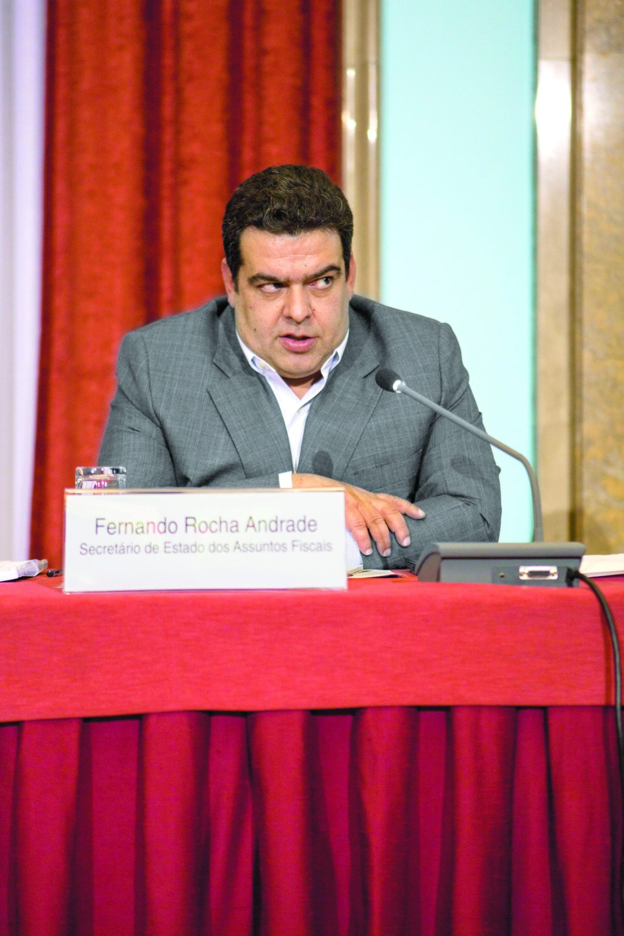Rocha Andrade admite que carga fiscal não é tao grande quanto necessária