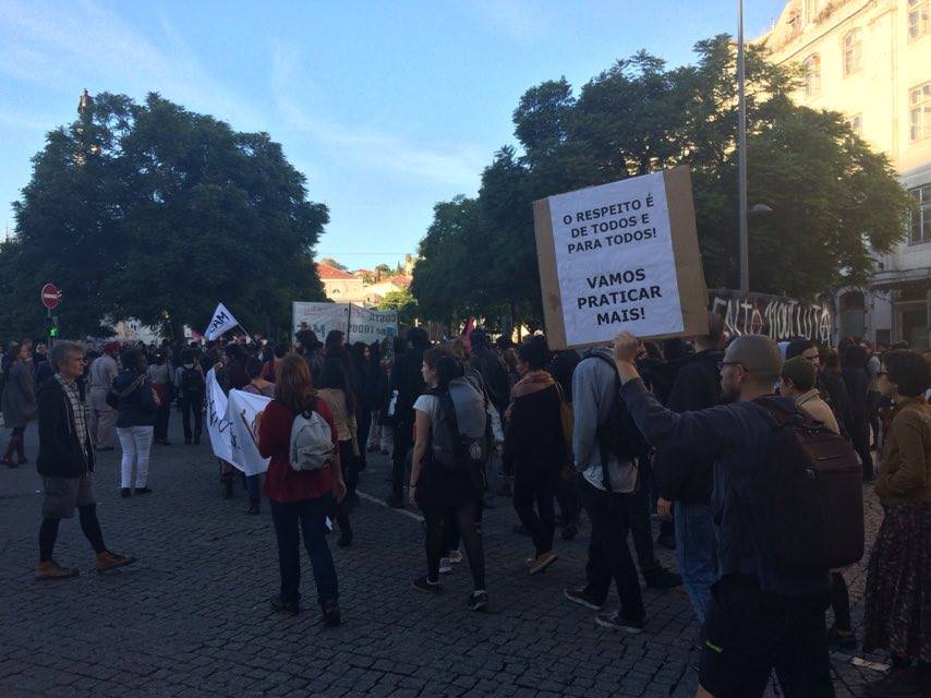 Skins agridem manifestantes em Lisboa