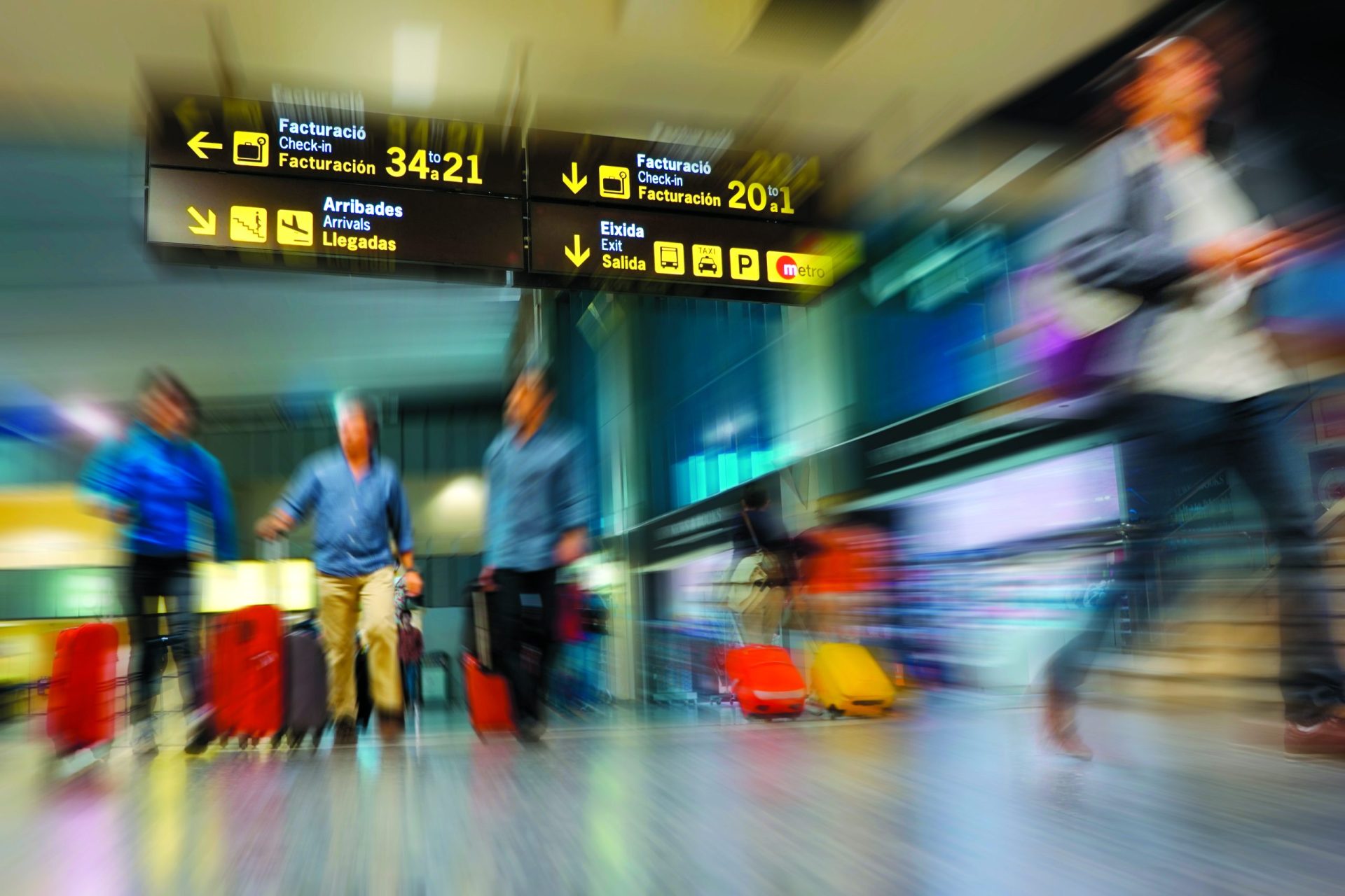 Taxas aeroportuárias vão aumentar 22 cêntimos em Lisboa e 15 cêntimos em Faro em 2017