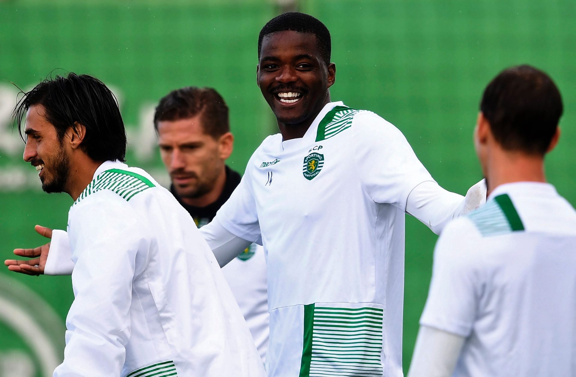 William Carvalho. Amigos estragam novo Porsche do jogador