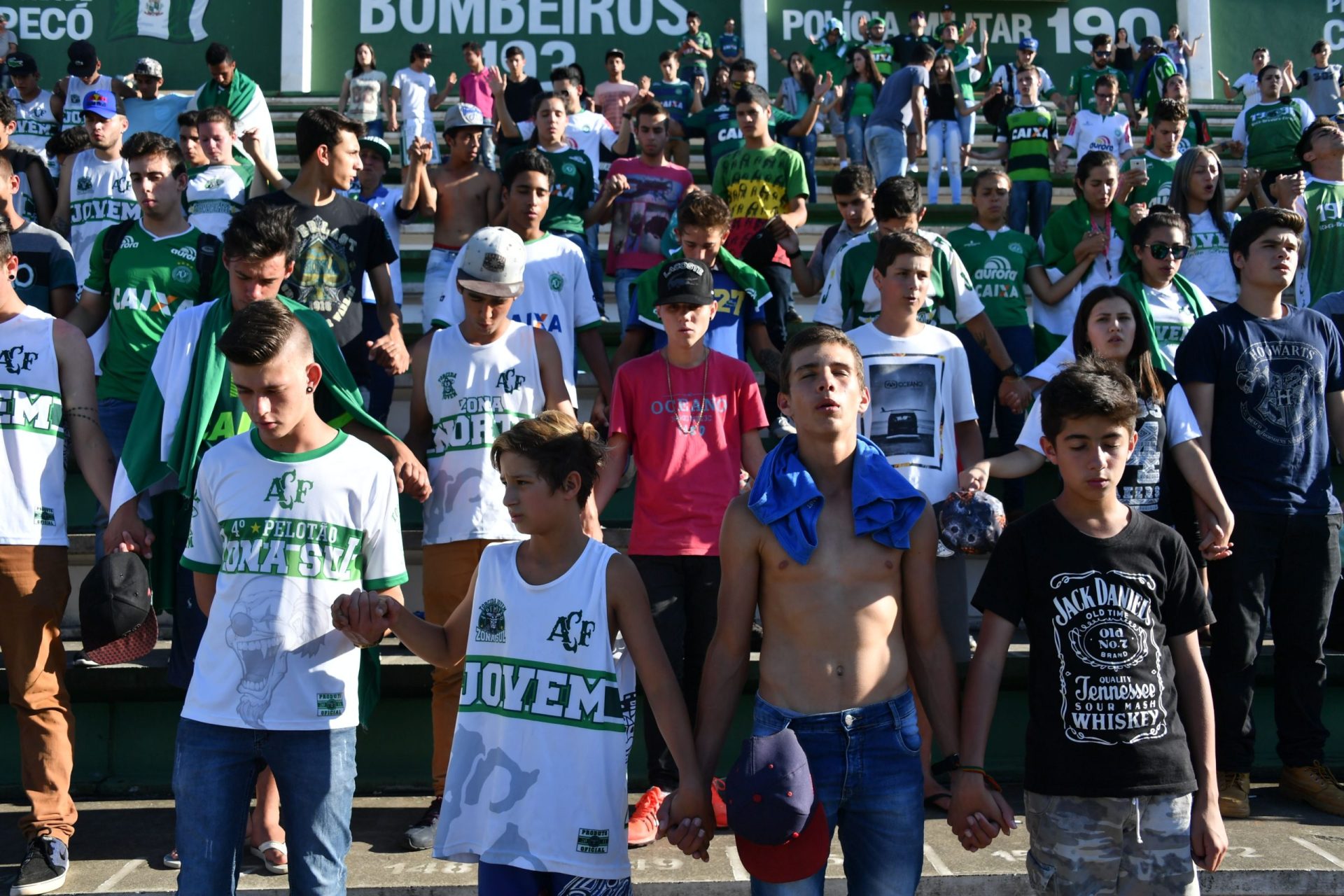 Chapecoense. Milhares juntam-se em homenagem às vítimas (FOTOGALERIA)