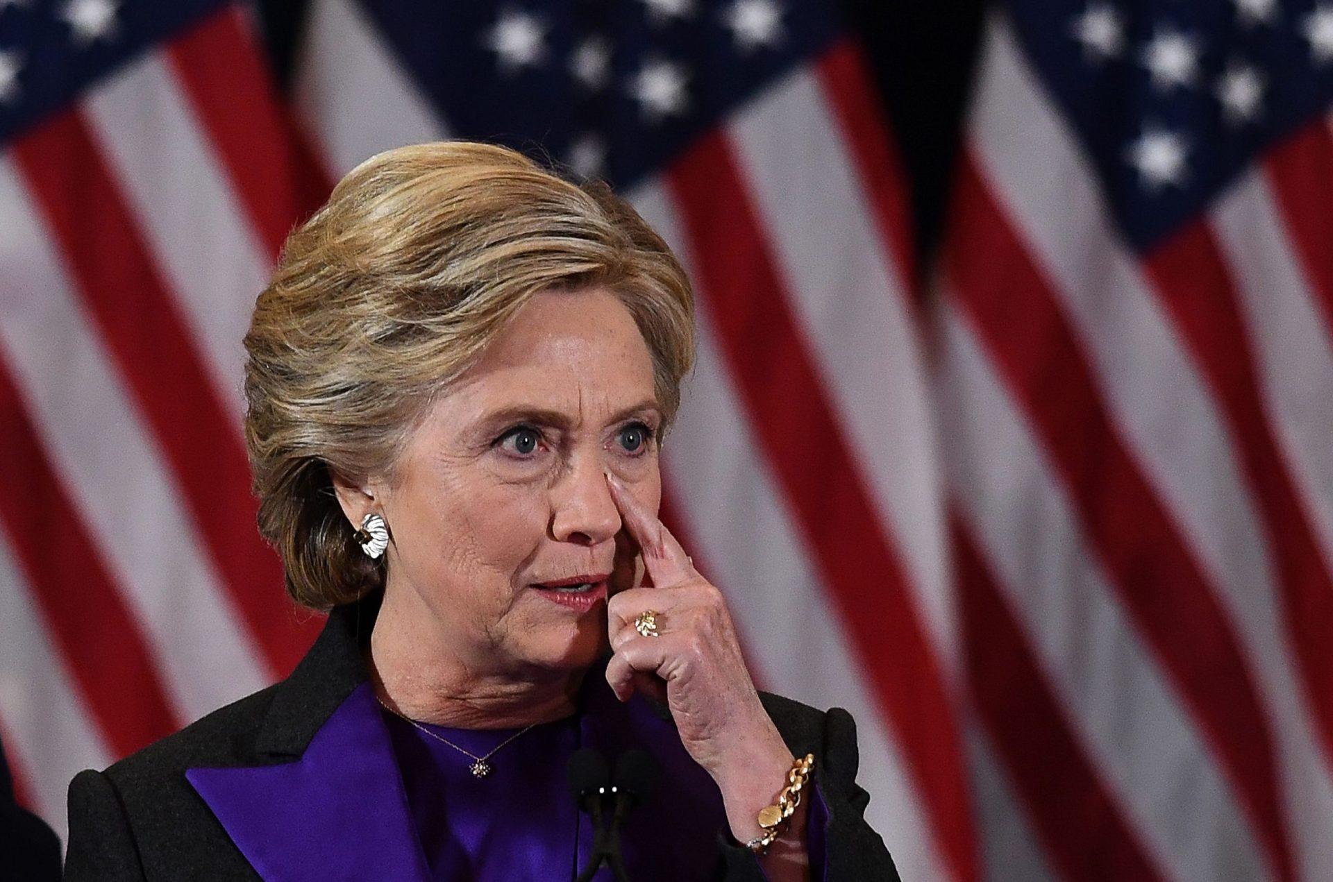 Discurso de derrota de Hillary: “É doloroso e vai continuar a sê-lo durante algum tempo”