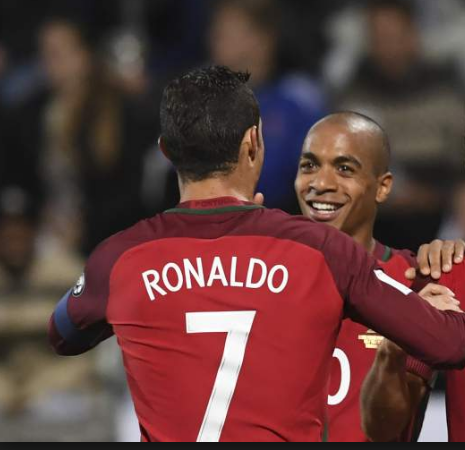 João Mário. “Vou tentar trazer o Ronaldo para o Inter, acho que seria capaz de o convencer a vir”