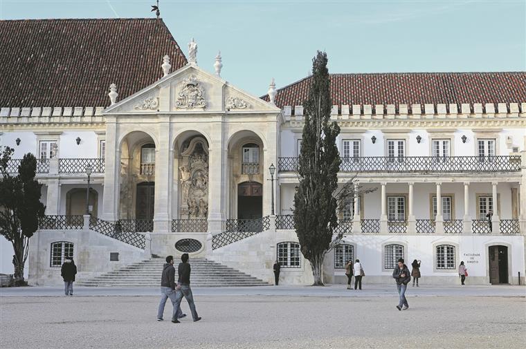 Portugueses no Estrangeiro. Marcelo e Santos Silva juntos em evento na Universidade de Coimbra