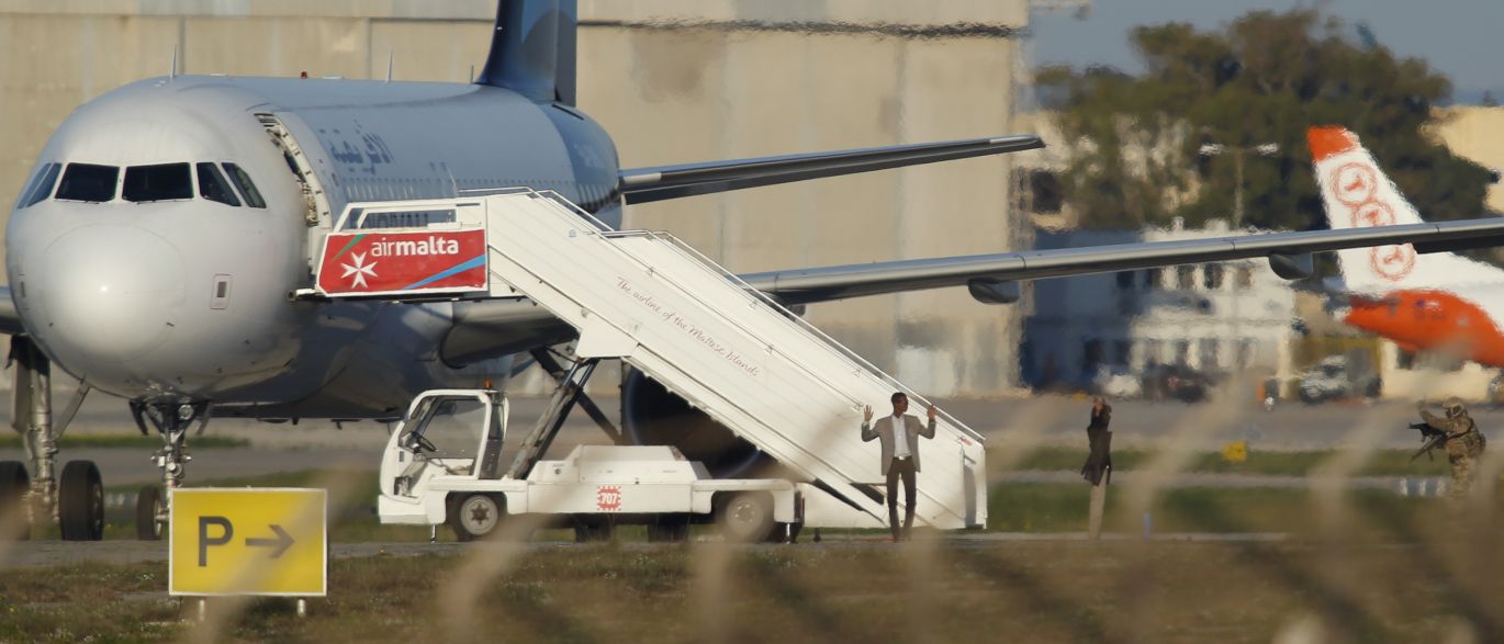 Passageiros de avião desviado para Malta já regressaram a casa