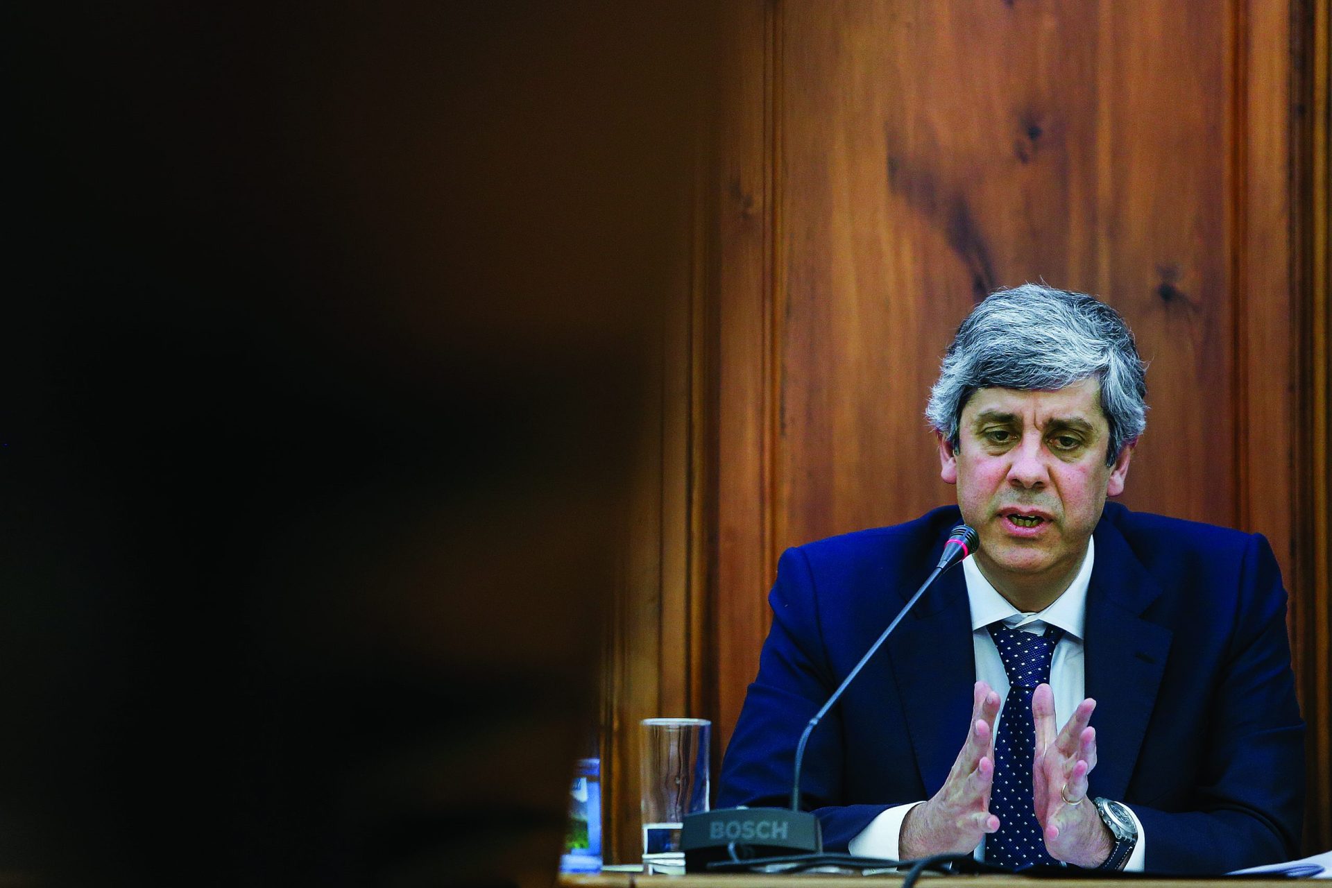 Centeno responde a críticas de Passos sobre Orçamento