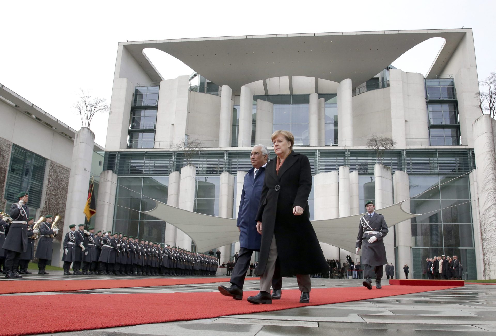 “Não vim incomodar a senhora Merkel com o nosso Orçamento”, diz Costa