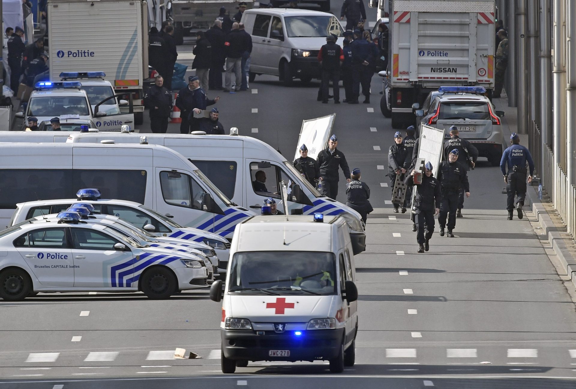 Bomba e bandeira do Daesh encontradas numa casa em Bruxelas