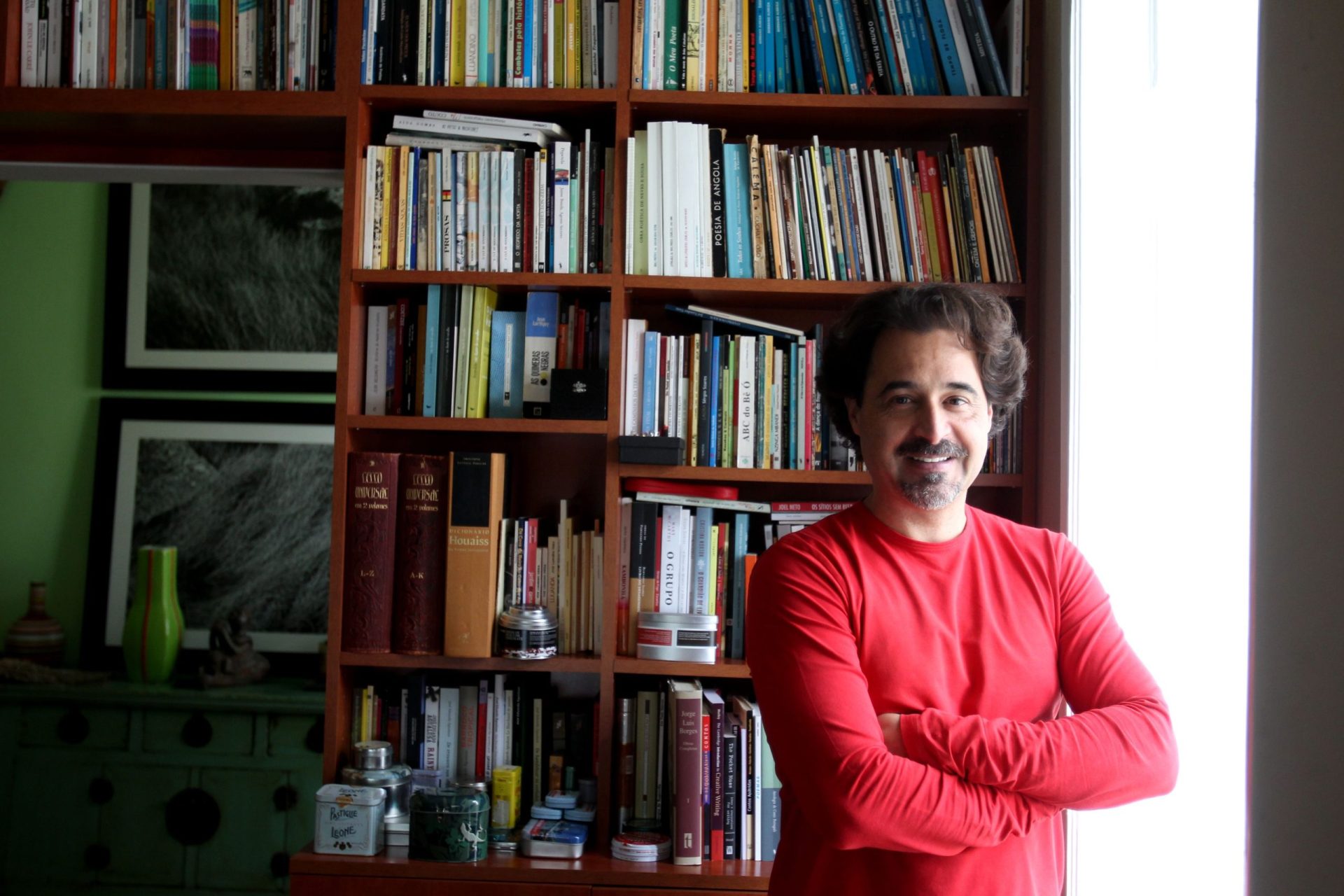 José Eduardo Agualusa mais perto de vencer o Man Booker International Prize