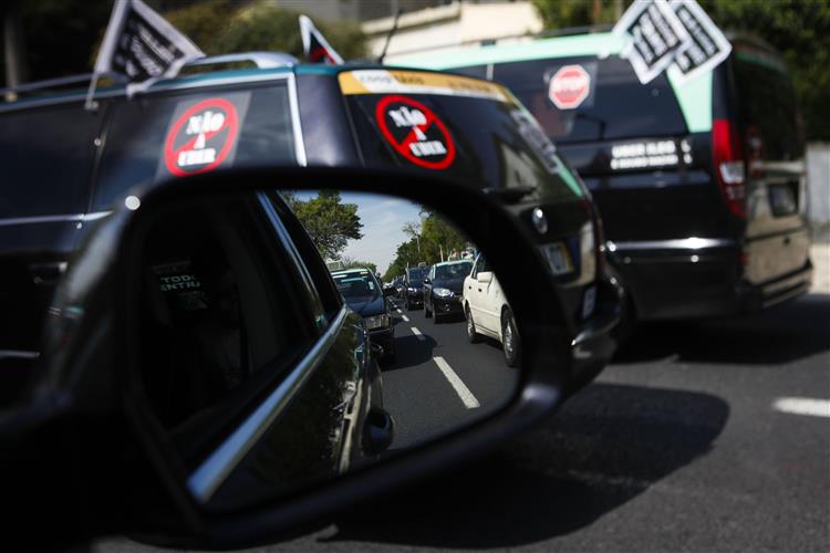 Nova reunião entre Governo e taxistas agendada para dia 6 de maio