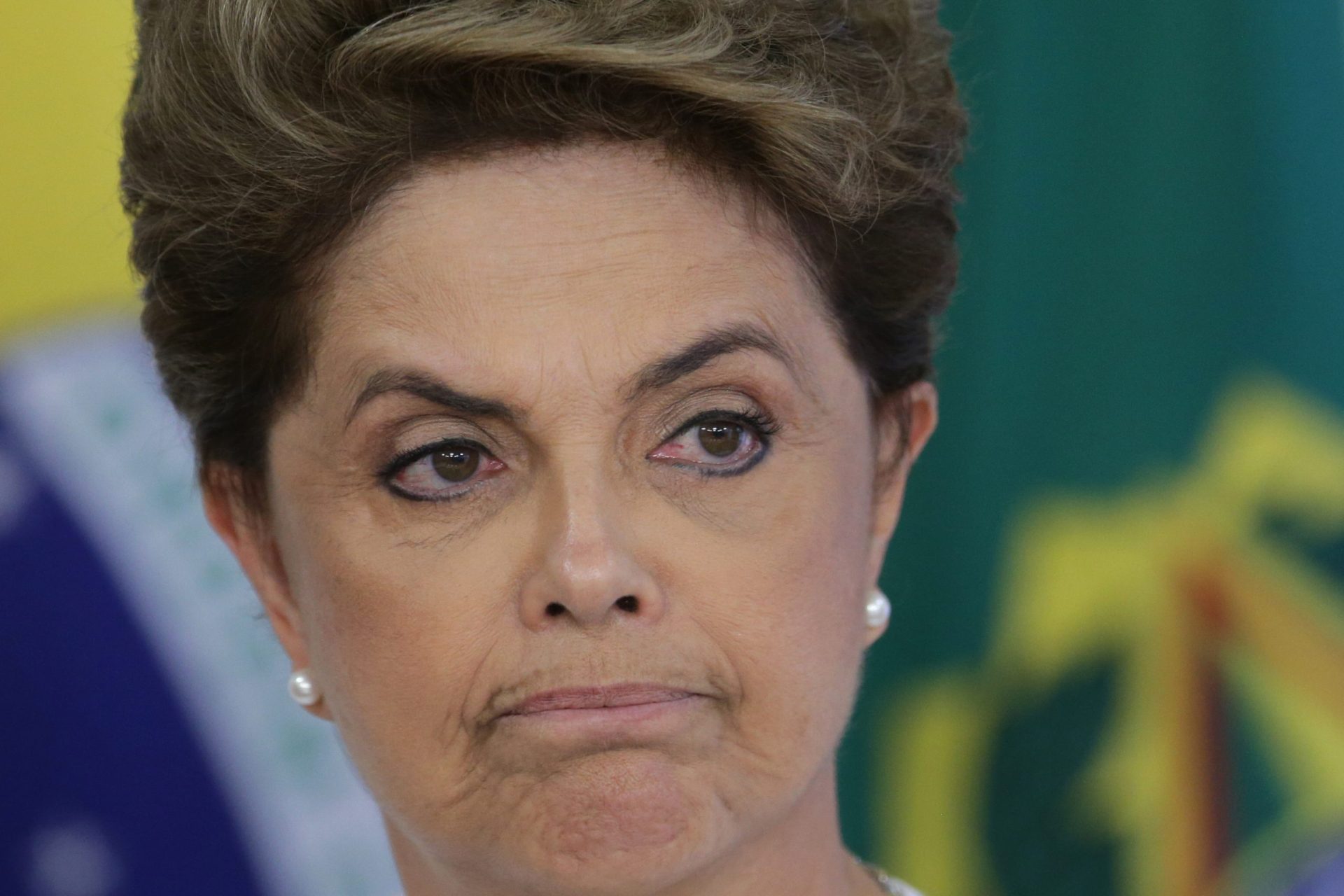 Dilma Rousseff diz-se vítima de “um verdadeiro golpe”