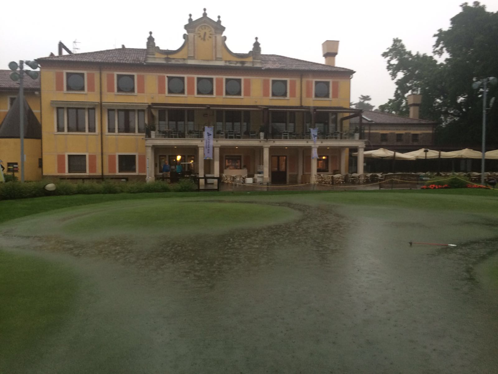 Golfe. Lima, Santos e ‘Figgy’ esperam mais um dia para iniciar torneio