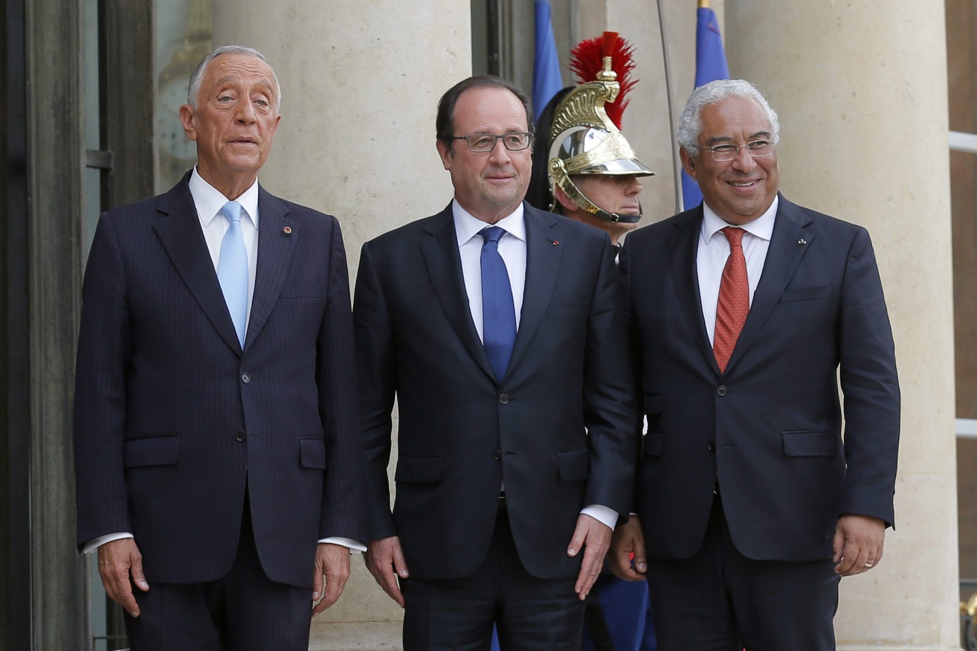 10 de Junho. Portugueses que ajudaram vítimas dos atentados condecorados por Marcelo e Hollande