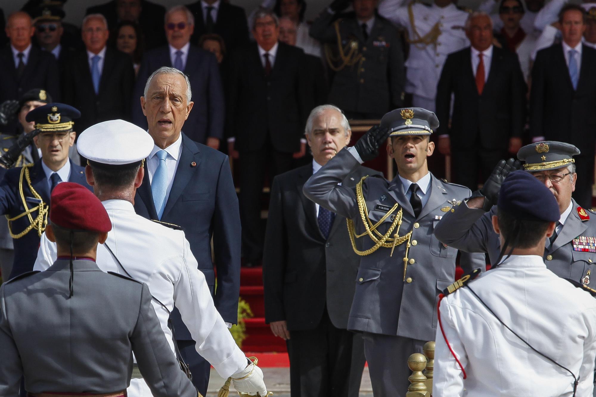 42 anos depois, o Terreiro do Paço assistiu à condecoração de seis militares