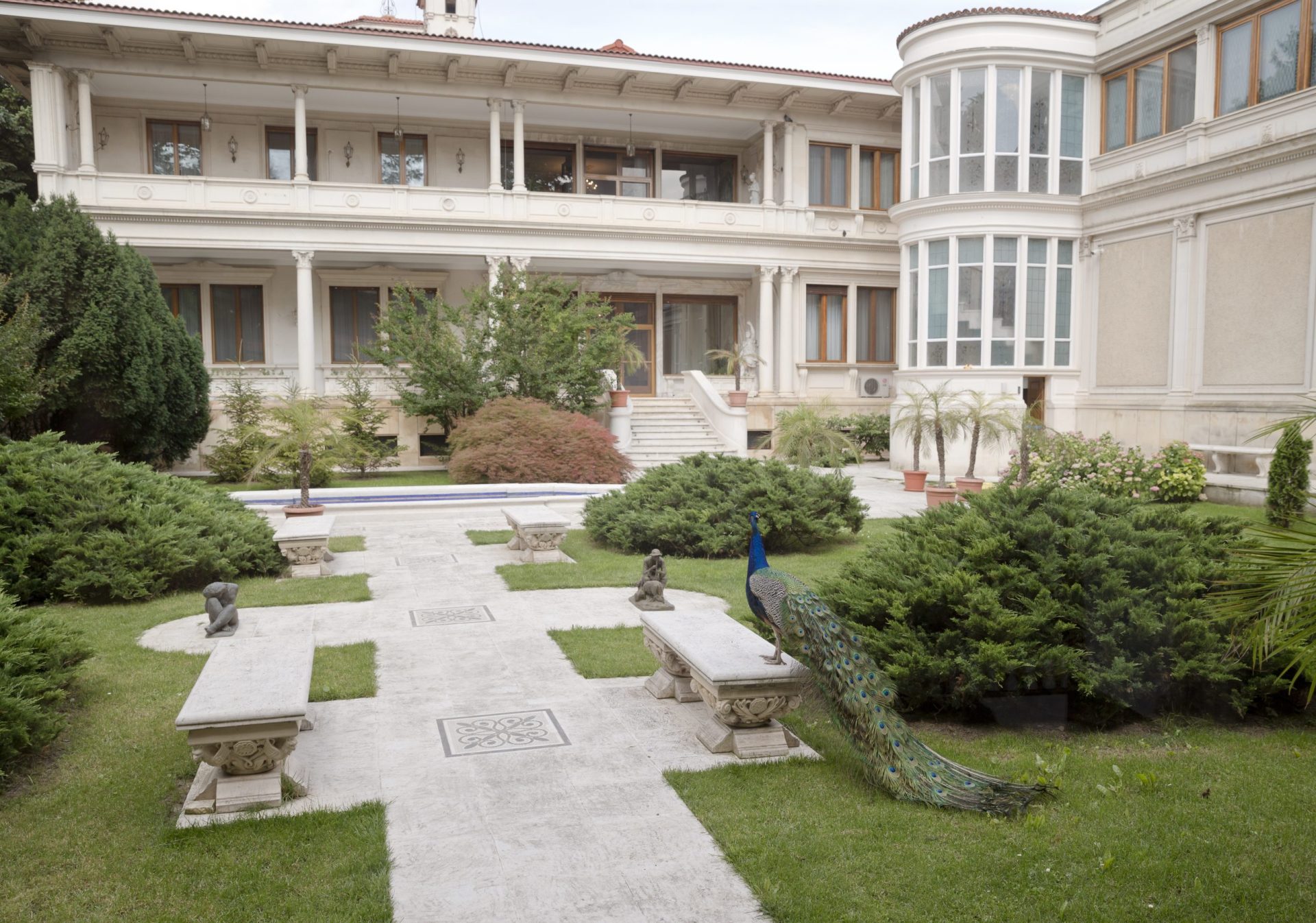 Ceausescu. Conheça o palácio de luxo do ditador