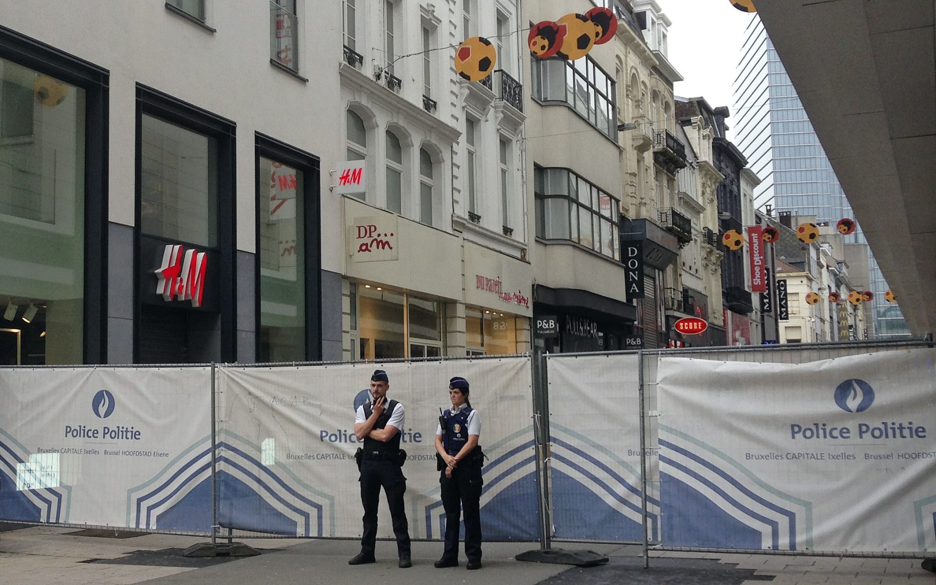 Bruxelas. Polícia detém suspeito após ameaça de bomba num centro comercial