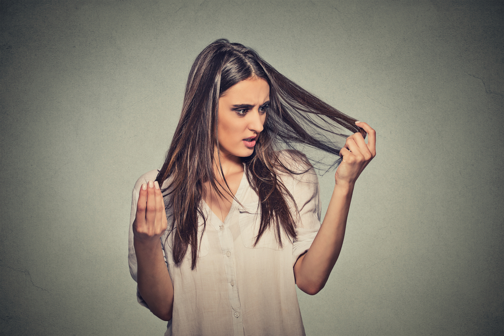 Beleza. Oito sinais que mostram que o seu cabelo está a enfraquecer