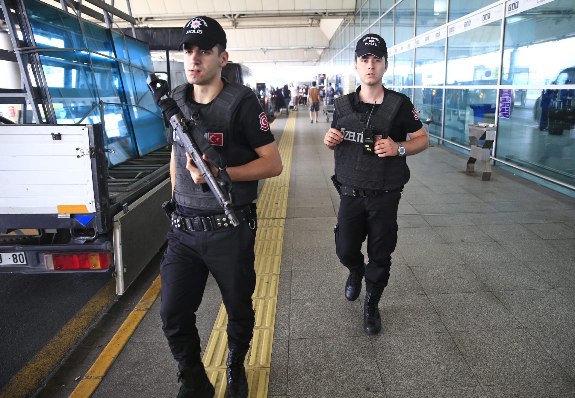 Istambul. Jogador do Benfica escapa a ataque no aeroporto