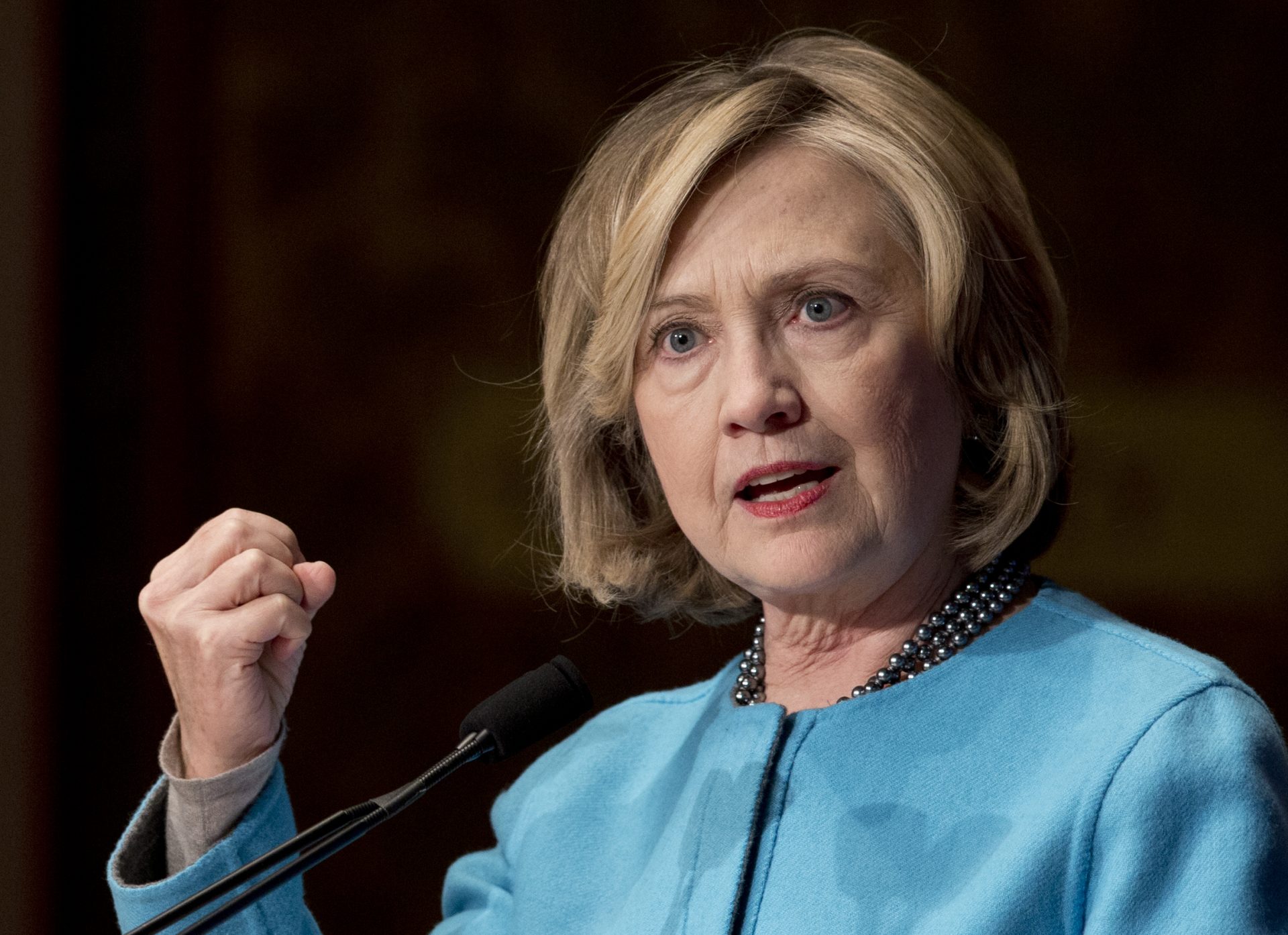Clinton alerta que Kamala Harris vai ser alvo “sexismo e duplicidade de critérios”