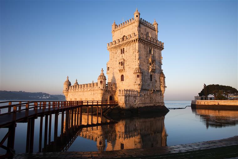 Atentado em Nice: Torre de Belém iluminada com as cores da bandeira francesa