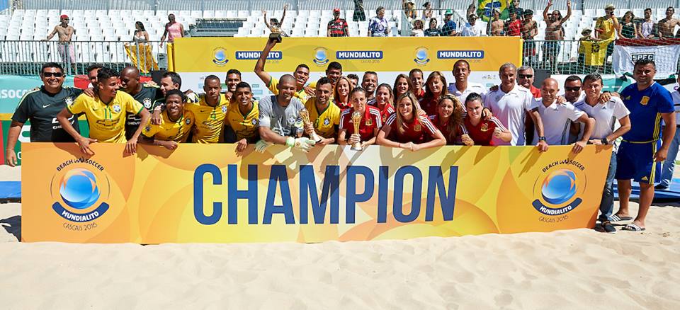 Futebol de praia. Brasil vence Mundialito