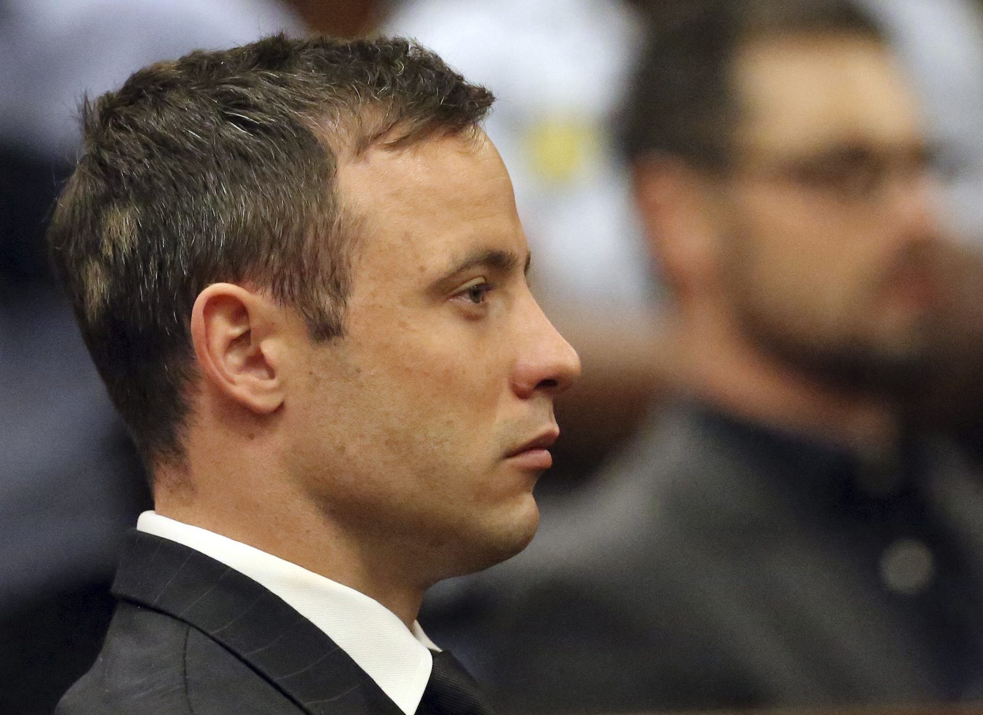 Oscar Pistorius condenado a seis anos de prisão pelo homicídio da namorada