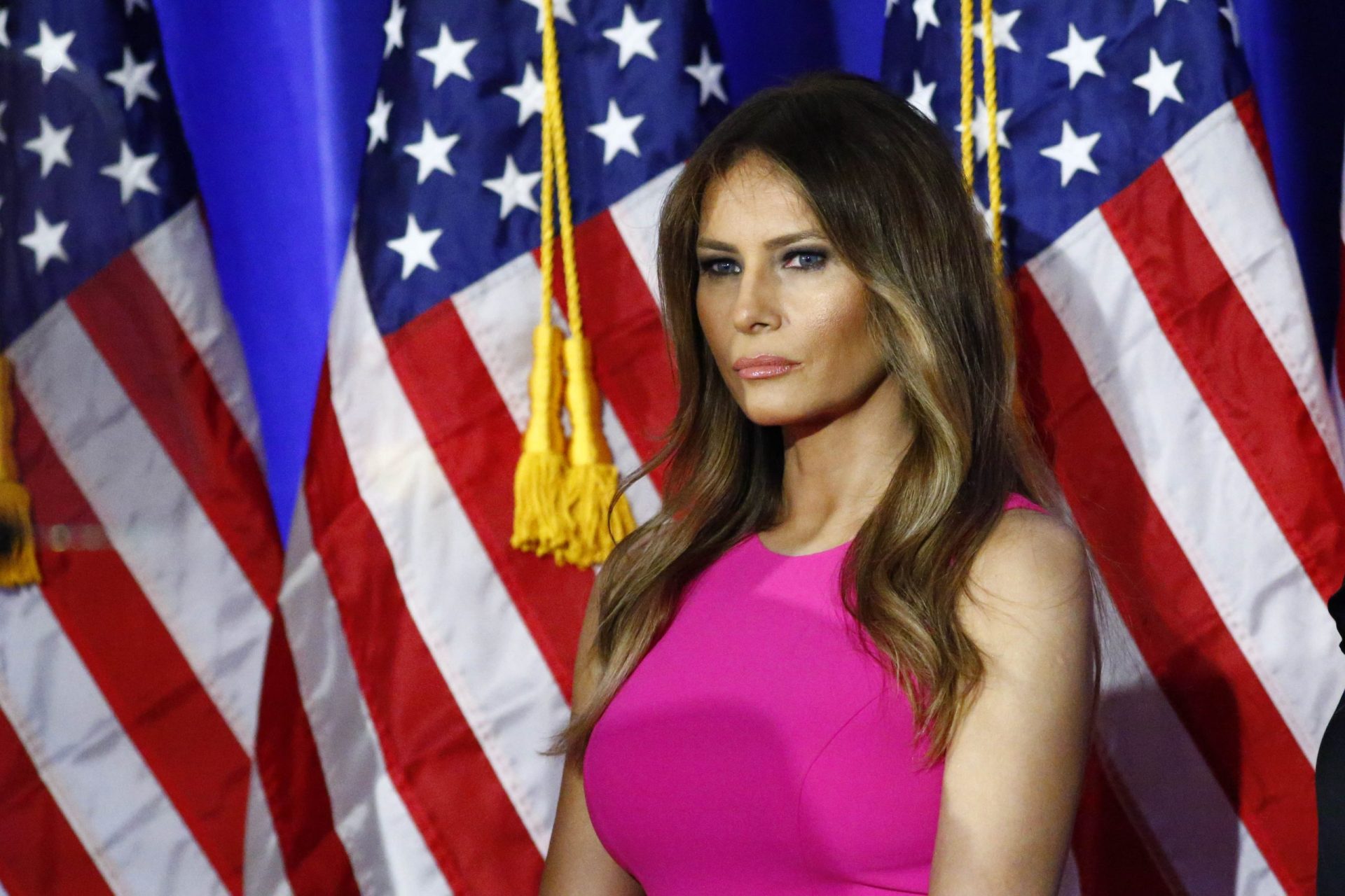 Revista divulga fotos de Melania Trump nua